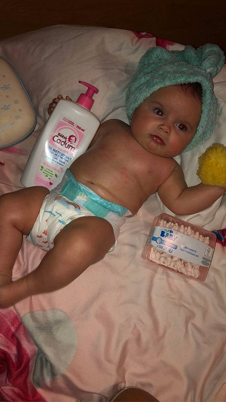 Esmey participe au concours pour gagner de l'argent avec cette photo : abdomen, baby, baby_sleeping, baby_toddler_clothing, bed, cheek, chest, child, comfort, diaper, headwear, human_body, human_leg, linens, mammal, mouth, person, skin, textile, thigh