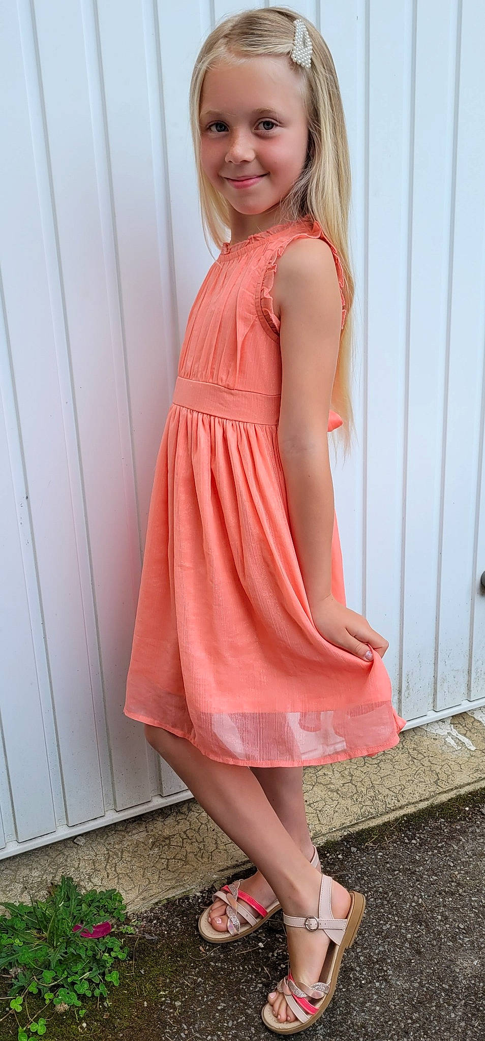 Helena participe au concours pour gagner de l'argent avec cette photo : clothing, day_dress, dress, fashion_design, joint, joy, knee, leg, magenta, neck, one_piece_garment, orange, person, pink, shoulder, sleeve, smile, street_fashion, thigh, waist