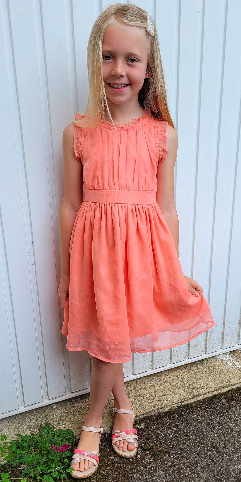 Helena participe au concours pour gagner de l'argent avec cette photo : arm, day_dress, dress, face, fawn, joint, joy, leg, neck, one_piece_garment, orange, outerwear, person, pink, shoulder, skin, sleeve, smile, thigh, waist