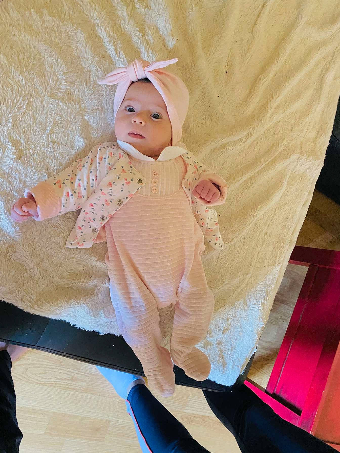 Jannah participe au concours pour gagner de l'argent avec cette photo : baby, baby_products, baby_safety, baby_sleeping, baby_toddler_clothing, child, comfort, fashion_accessory, fashion_design, headgear, headwear, linens, pattern, peach, person, pink, sitting, sleeve, sock, textile