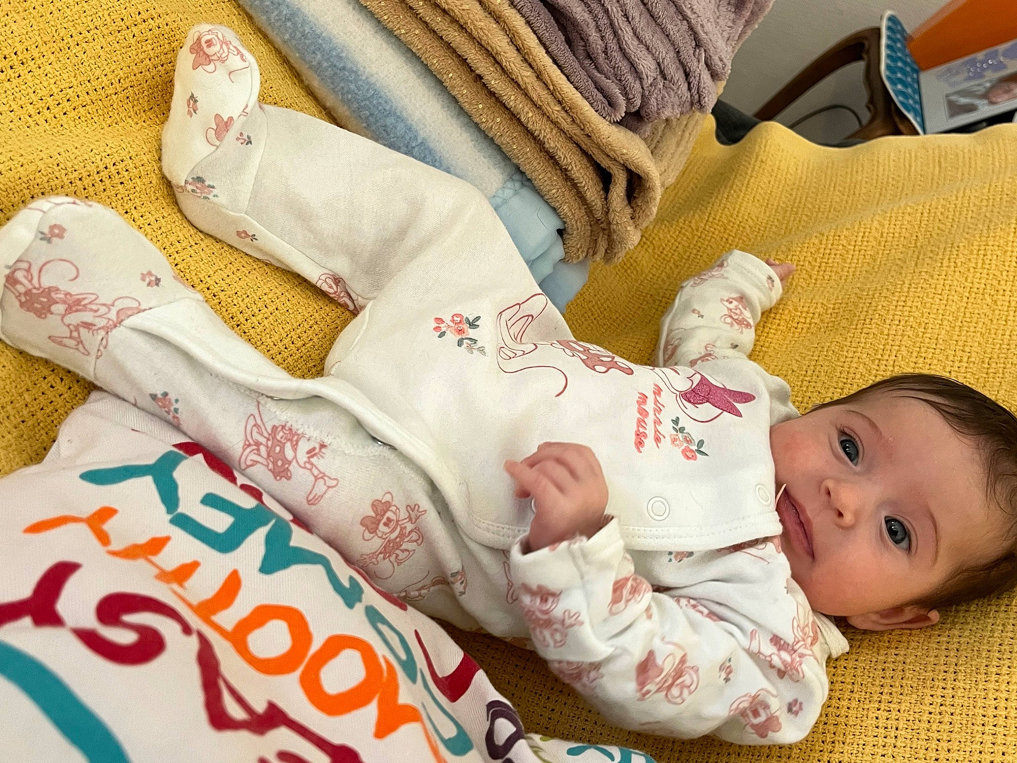 Jannah a rejoint le concours — aidez-le/la à gagner de superbes lots ! art, baby, baby_products, baby_sleeping, baby_toddler_clothing, bed, bedding, bedtime, carmine, child, comfort, happy, linens, nap, pattern, person, room, sleeve, smile, textile