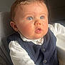 Tao a rejoint le concours — aidez-le/la à gagner de superbes lots ! baby, blanket, blue_eyes, cheeks, child, closeup, clothing, couch, curious, expression, face, indoor, infant, person, portrait, seated, soft_light, vest, white_shirt, young_child