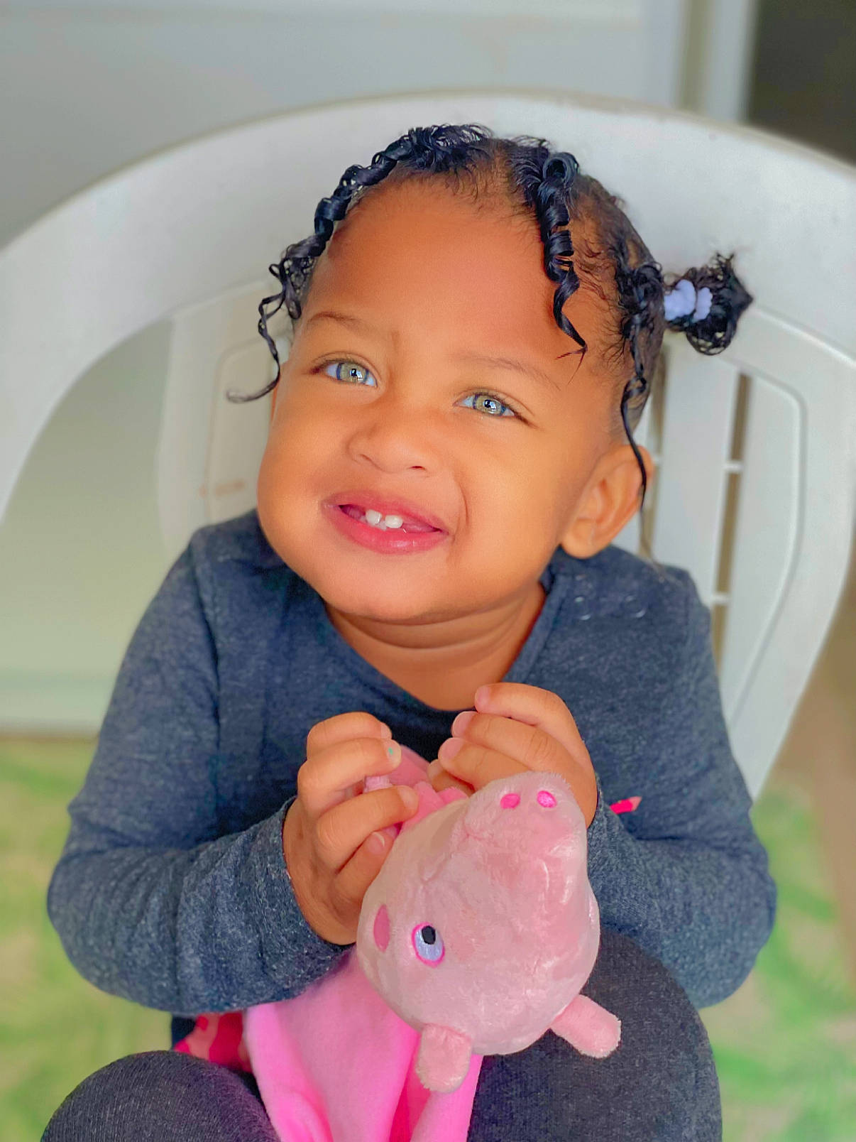 Syannah a rejoint le concours — aidez-le/la à gagner de superbes lots ! arm, baby, baby_toddler_clothing, cheek, child, ear, eyelash, finger, fun, gesture, hand, happy, joy, lip, nose, person, pink, skin, sleeve, thumb