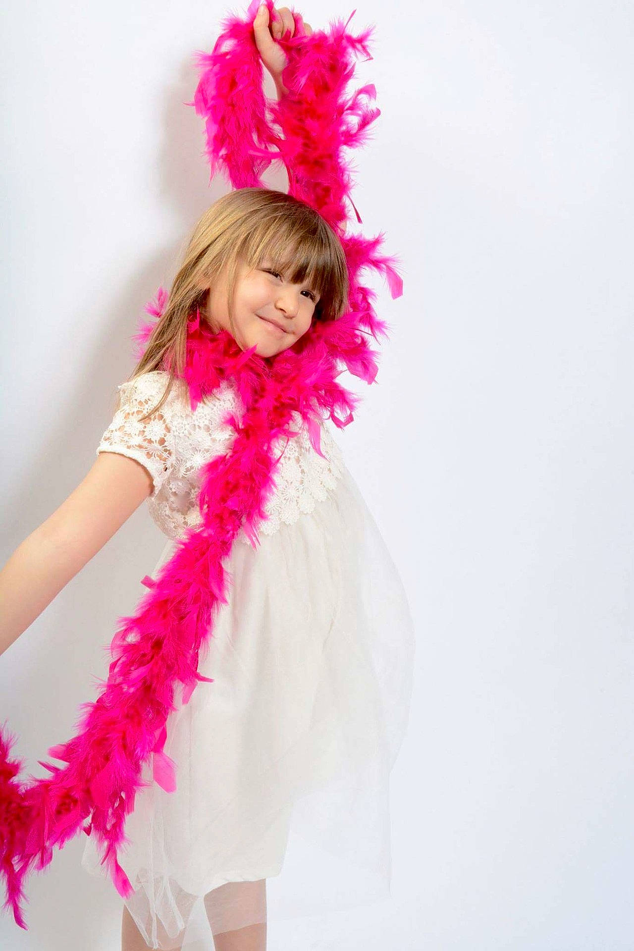 Julie participe au concours pour gagner de l'argent avec cette photo : child, clothing, costume, dance_dress, dress, gown, joy, magenta, pink, toddler, toy