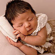 Lilou a rejoint le concours — aidez-le/la à gagner de superbes lots ! newborn, baby, sleeping, infant, pillow, lace, soft, peaceful, closeup, portrait, cute, resting, hands, face, skin, cozy, warm, indoors, child, peace