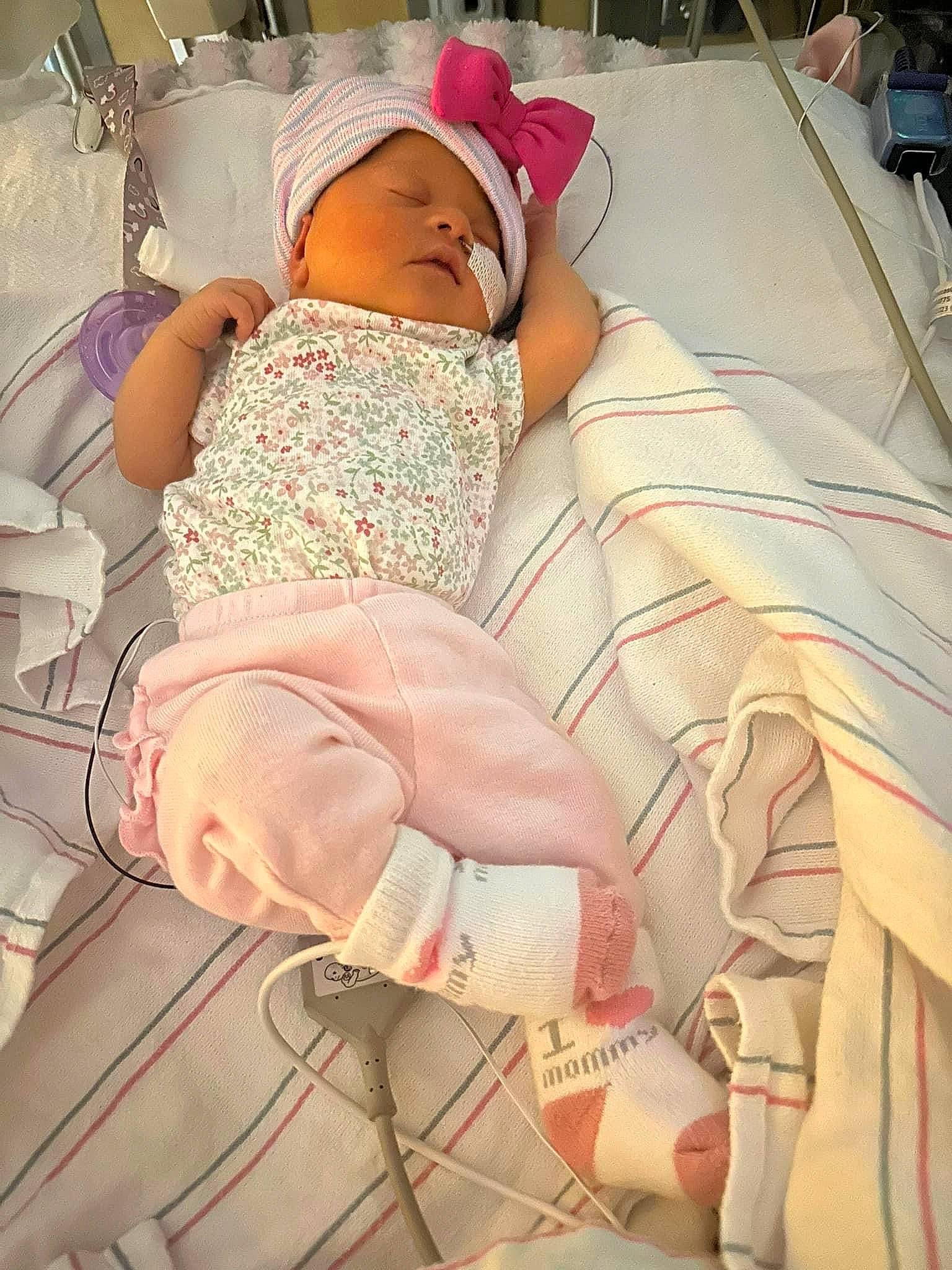 Aariyah is registered to the contest to win money with this photo: abdomen, baby, baby_safety, baby_sleeping, bedding, child, comfort, event, hat, headwear, health_care, hospital, hospital_bed, linens, medical, medical_equipment, medical_procedure, patient, person, service