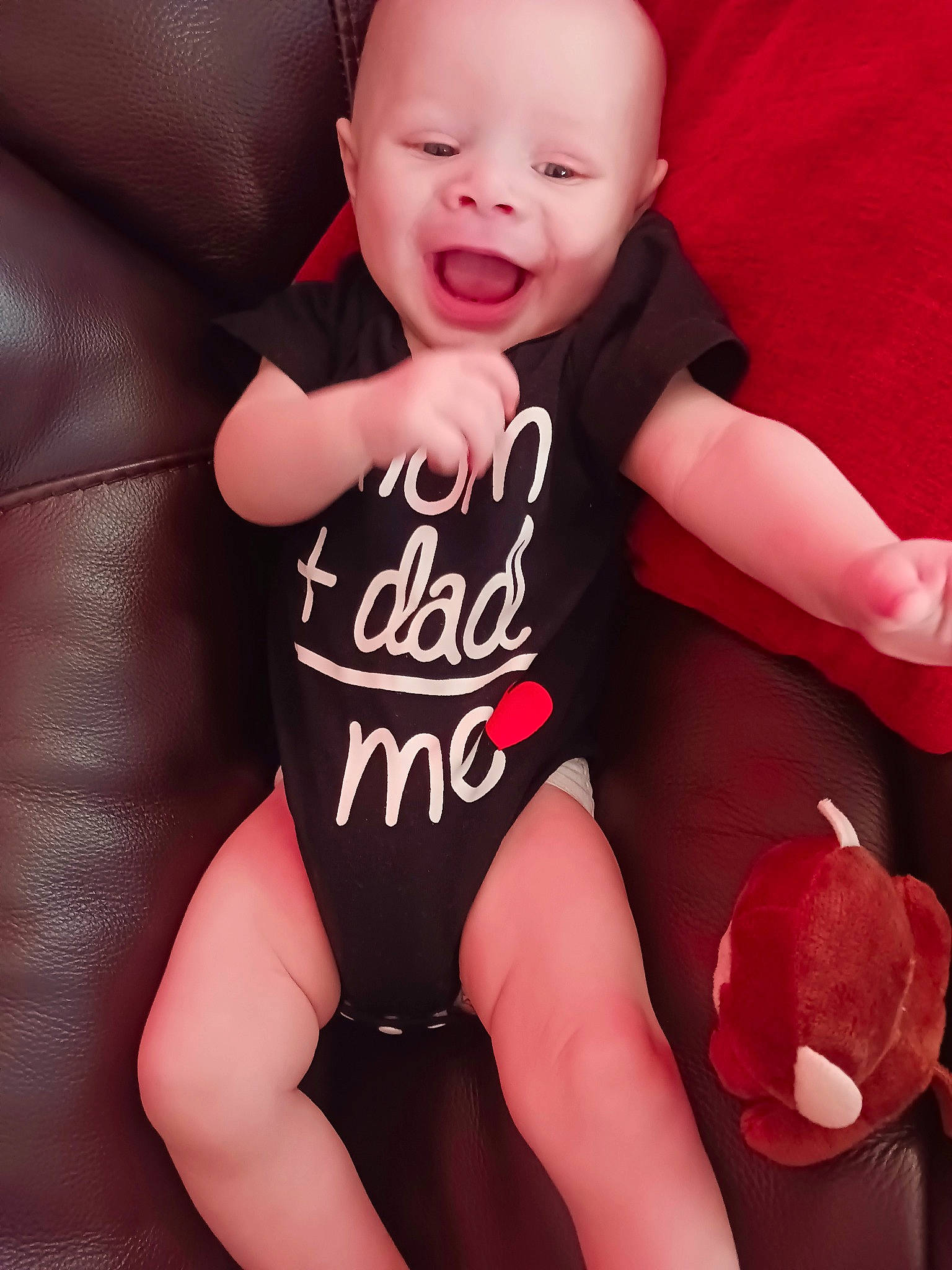 Zavier is registered to the contest to win money with this photo: baby, baby_toddler_clothing, comfort, eye, face, happy, head, human_body, knee, leg, muscle, neck, person, pink, shoulder, skin, sleeve, smile, sportswear, stomach