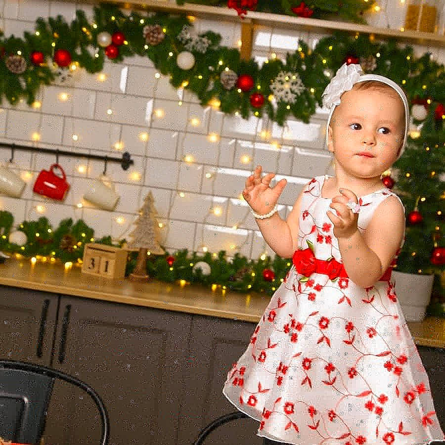 Sofia participe au concours pour gagner de l'argent avec cette photo : baby_toddler_clothing, christmas, christmas_decoration, christmas_ornament, christmas_tree, event, happy, holiday, holiday_ornament, human_body, one_piece_garment, ornament, person, photograph, plant, red, sleeve, snapshot, toddler, tree