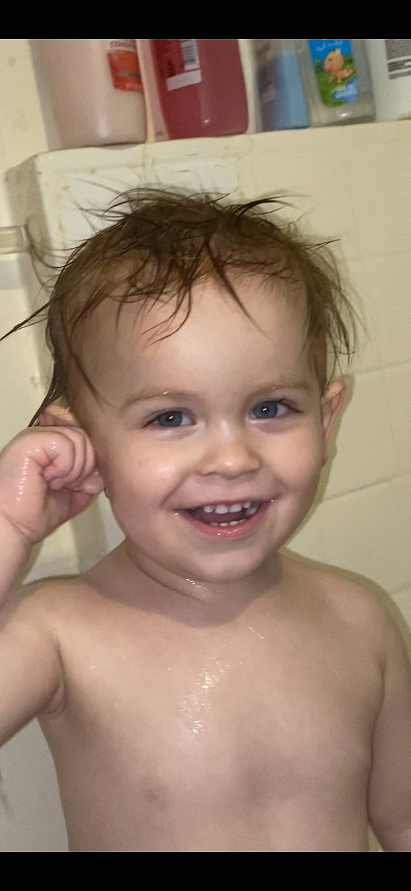 Arlis is registered to the contest to win money with this photo: bathing, cheek, child, chin, close_up, ear, eye, eyebrow, face, facial_expression, forehead, hair, hairstyle, head, joy, lip, mouth, nose, person, skin