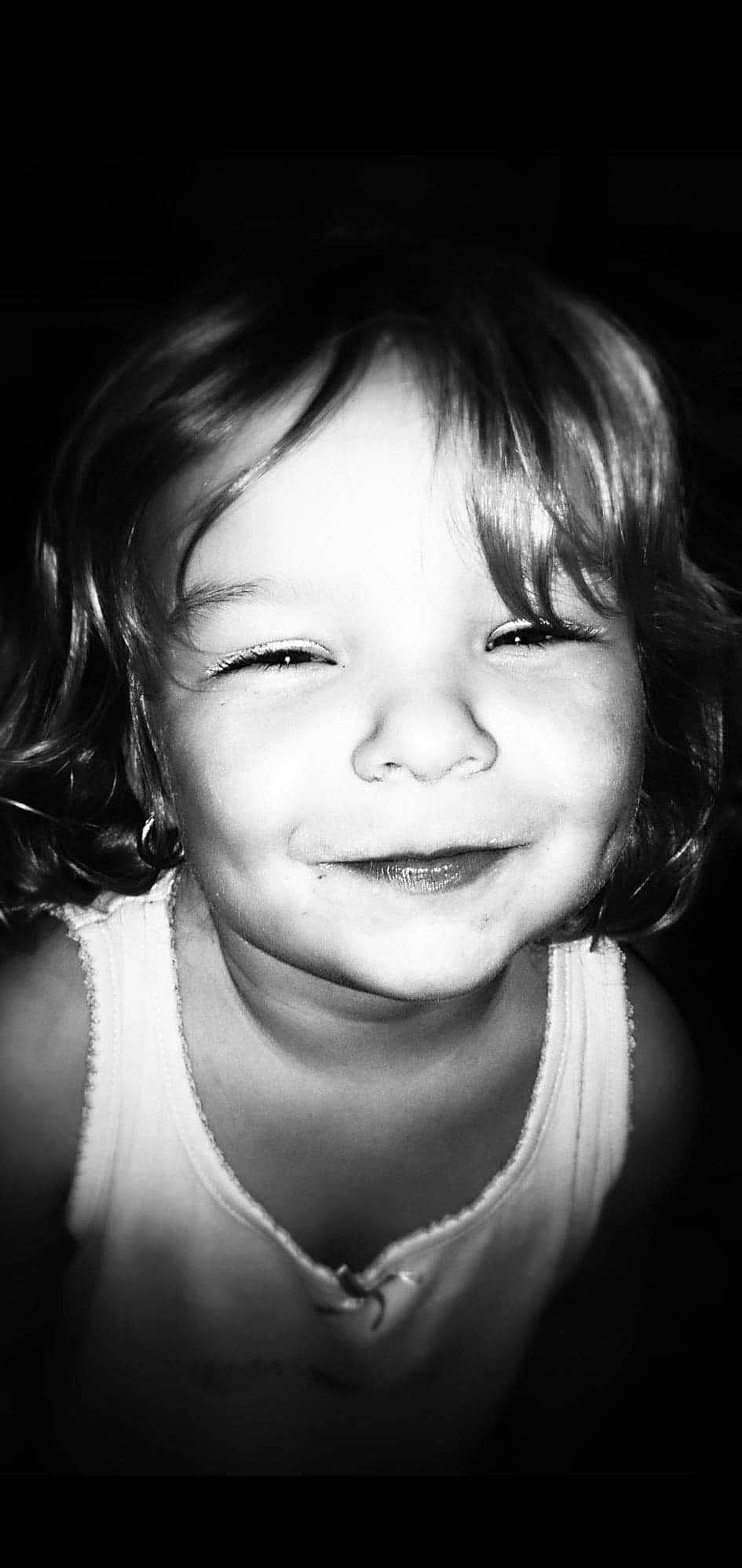 Lola participe au concours pour gagner de l'argent avec cette photo :