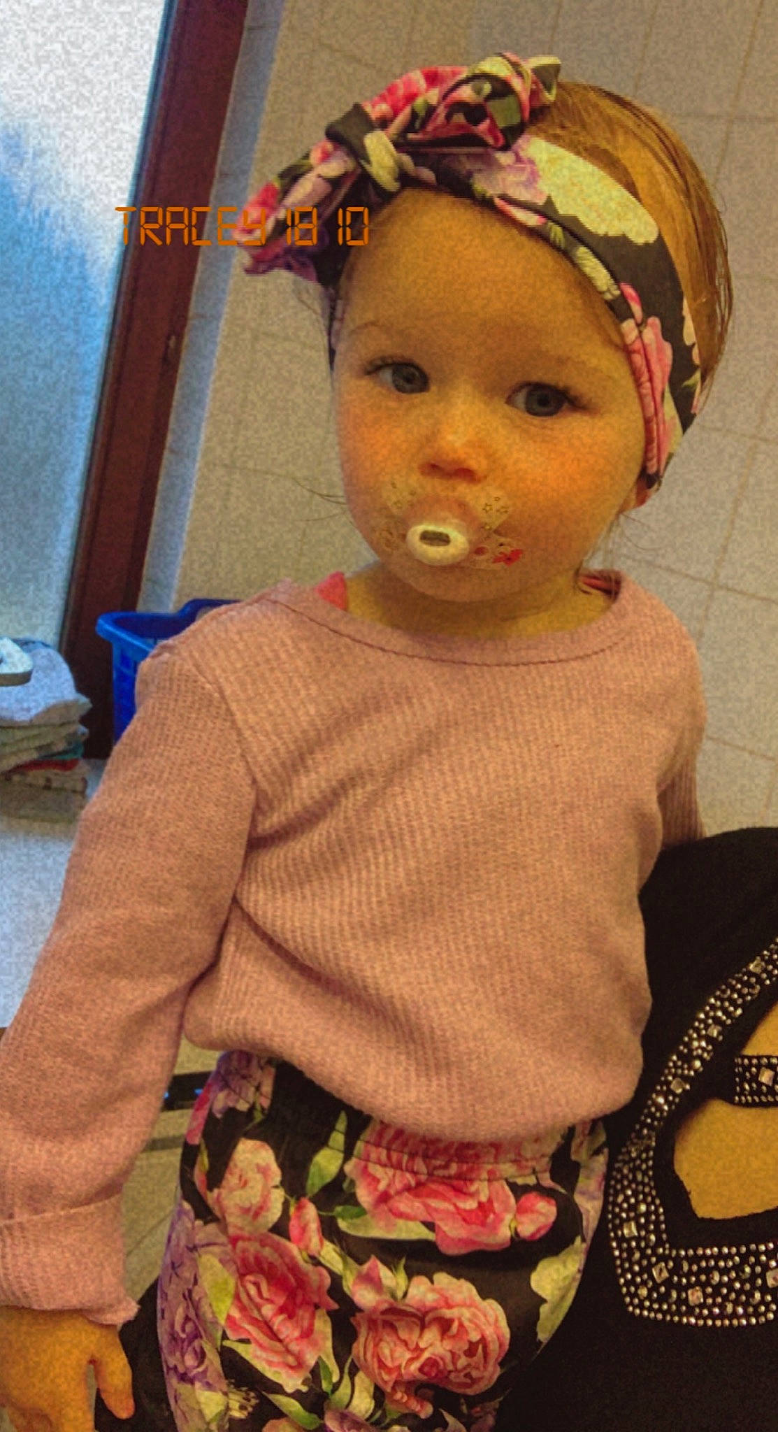 Léana a rejoint le concours — aidez-le/la à gagner de superbes lots ! art, baby_toddler_clothing, cap, cheek, child, chin, doll, eyebrow, happy, head, headband, headgear, headwear, iris, lip, organ, person, pink, skin, sleeve