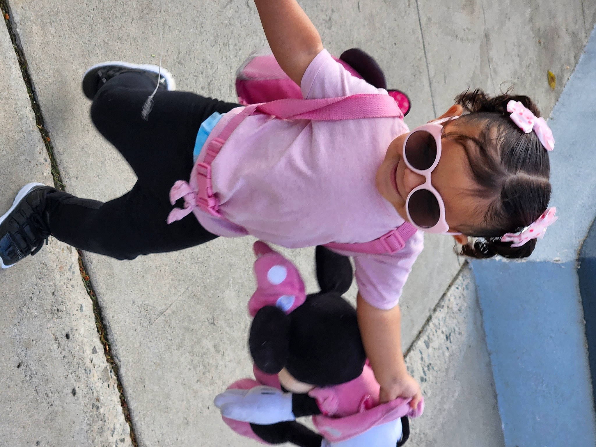Ximena is registered to the contest to win money with this photo: active_pants, child, costume, eyewear, fun, goggles, hat, human_leg, knee, leisure, magenta, person, pink, recreation, sneakers, sunglasses, thigh, toddler, travel
