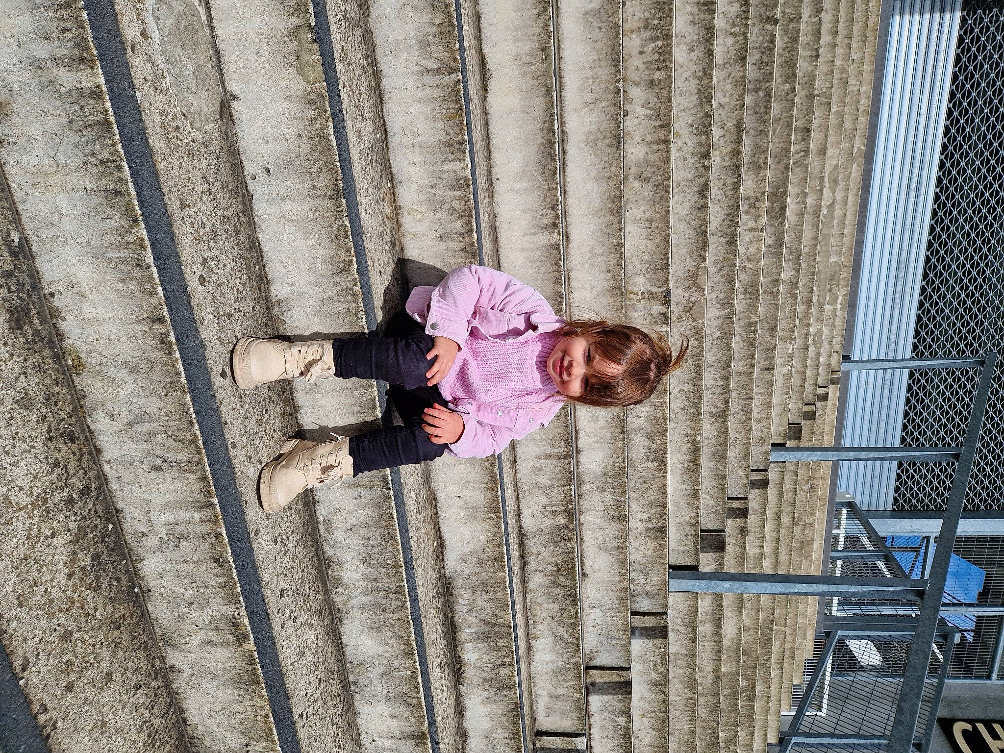 Luna Kamila participe au concours pour gagner de l'argent avec cette photo : child, concrete, fun, joy, leisure, magenta, pattern, person, plant, recreation, toddler, tree, wood