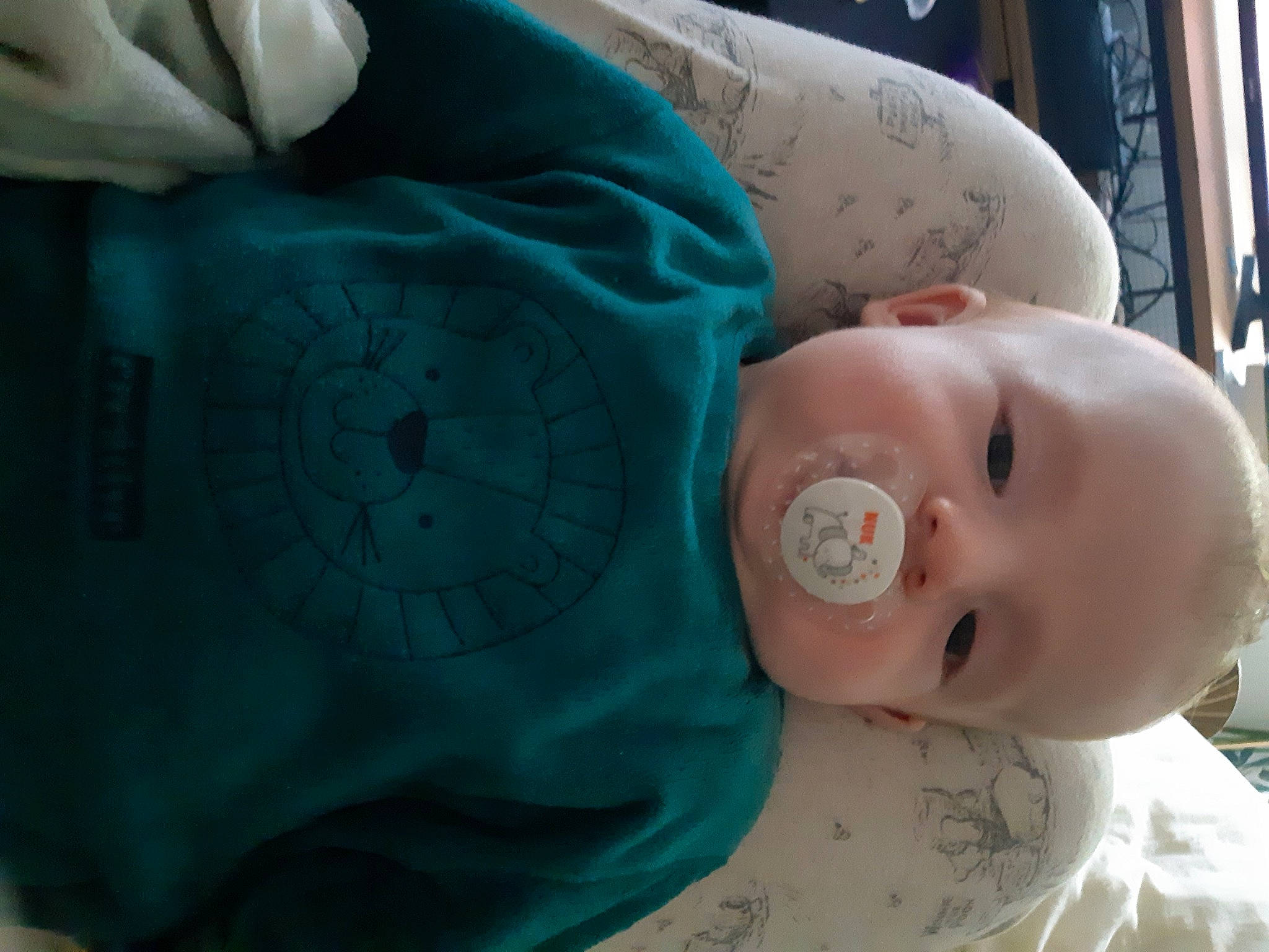 Aubin a rejoint le concours — aidez-le/la à gagner de superbes lots ! azure, baby, baby_products, baby_toddler_clothing, cheek, child, comfort, electric_blue, happy, linens, mammal, mouth, nose, person, product, room, skin, smile, textile, toddler