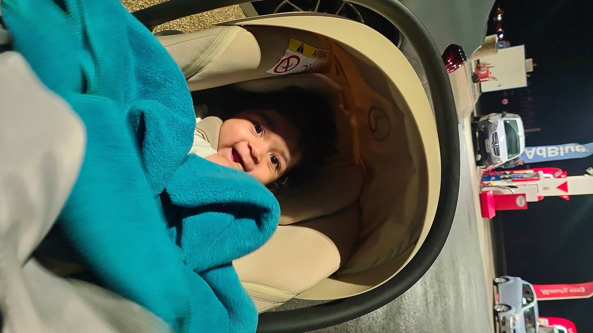 Timothé participe au concours pour gagner de l'argent avec cette photo : auto_part, automotive_design, automotive_exterior, automotive_lighting, automotive_tire, baby, baby_carriage, baby_products, car, car_seat, child, circle, comfort, electric_blue, fun, motor_vehicle, person, room, toddler, trunk