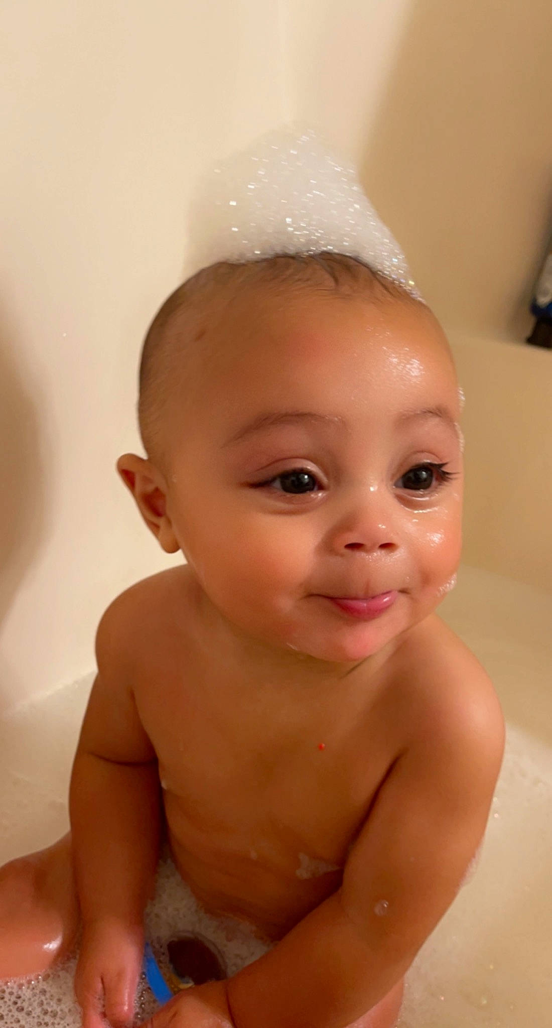 Rj is registered to the contest to win money with this photo: arm, baby, baby_bathing, bathing, cheek, chest, eye, eyebrow, eyelash, forehead, hair, human_body, iris, lip, nose, person, skin, smile, toddler, trunk