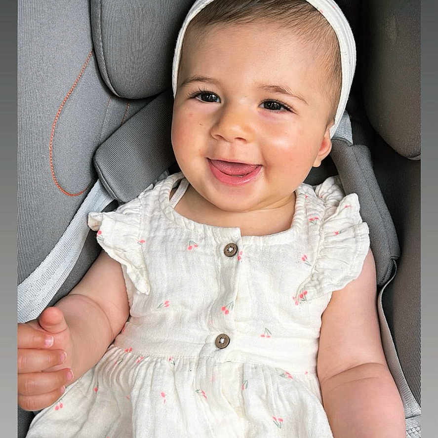 Adryana participe au concours pour gagner de l'argent avec cette photo : baby, baby_girl, bunny_ears, car_seat, child, closeup, clothing, cute, cute_outfit, dress, face, happy, headband, infant, innocence, joy, person, portrait, sitting, smiling