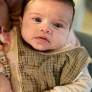 Leiria participe au concours pour gagner de l'argent avec cette photo : baby, infant, face, portrait, clothing, bib, pacifier, hand, skin, cute, child, young, close_up, indoor, soft_lighting, expression, person, newborn, focus, comfort