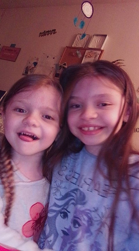 Lorelia Et Noémie participe au concours pour gagner de l'argent avec cette photo : beauty, cheek, child, chin, eyebrow, face, facial_expression, friendship, fun, hair, happy, head, joy, lip, nose, people, person, pink, selfie, skin