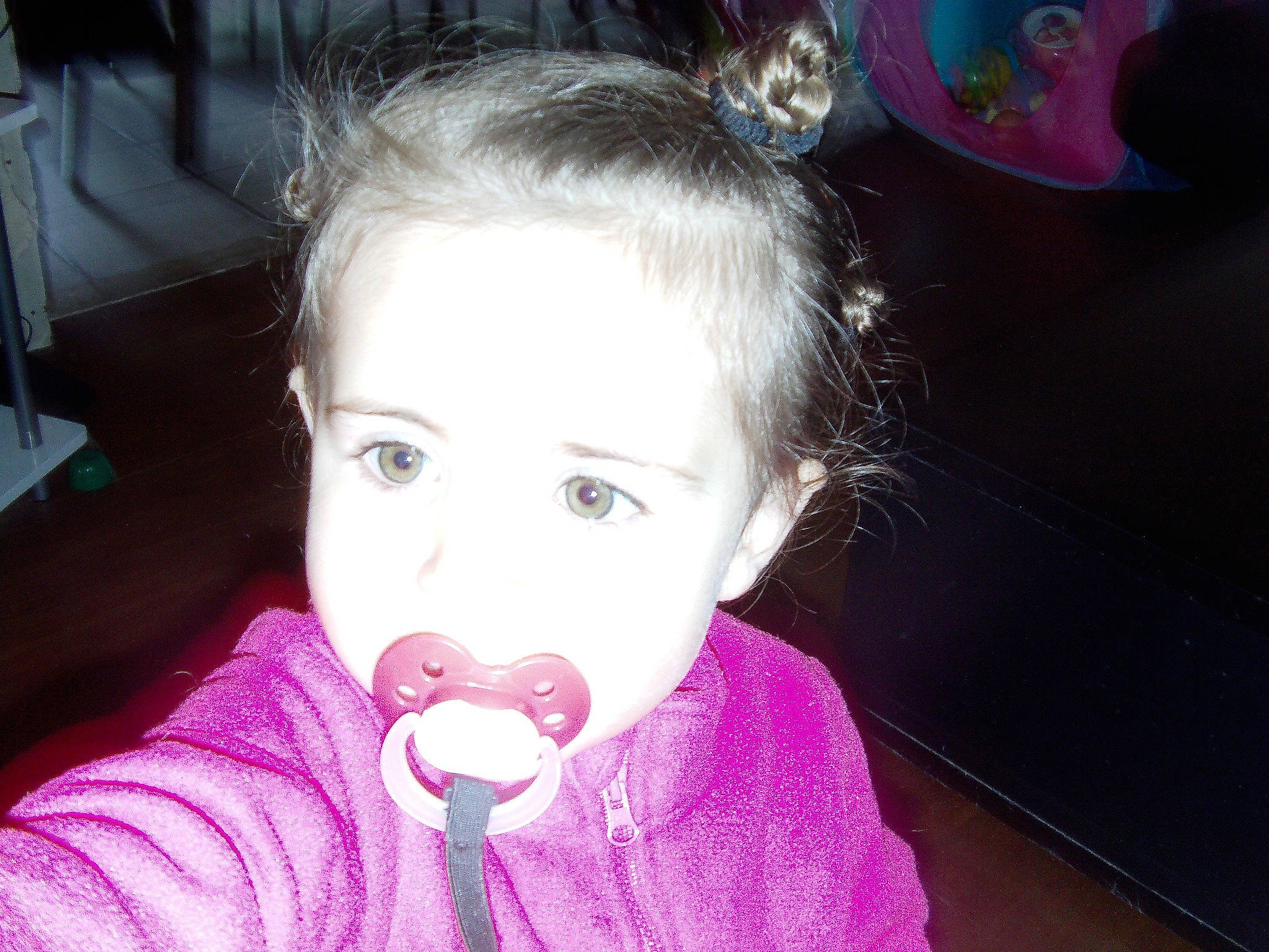 Alice La Petite Chipie a rejoint le concours — aidez-le/la à gagner de superbes lots ! baby, baby_toddler_clothing, cheek, chin, ear, eyebrow, eyelash, fun, hair, happy, head, iris, jaw, lip, mouth, nose, person, pink, skin, tableware