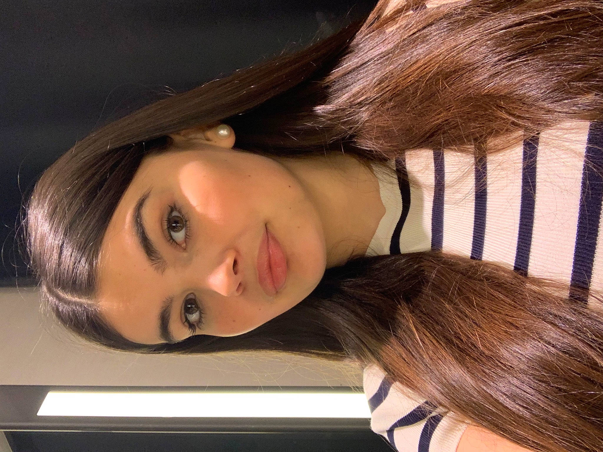 Emma a rejoint le concours — aidez-le/la à gagner de superbes lots ! cheek, chin, comfort, eye, eyebrow, eyelash, flash_photography, forehead, hair, jaw, layered_hair, lip, long_hair, mouth, neck, nose, person, shoulder, skin, smile