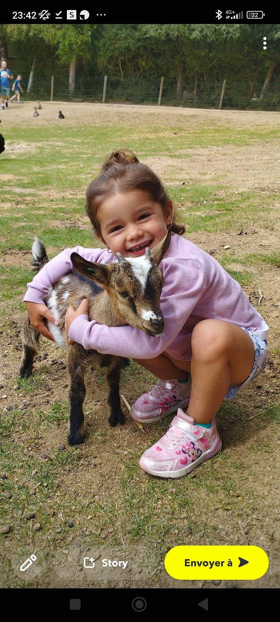 Kellya participe au concours pour gagner de l'argent avec cette photo : bird, canidae, child, fawn, fun, fur, goat, goats, grass, grassland, happy, joy, person, rabbit, recreation, shoe, sitting, smile, sneakers, terrestrial_animal