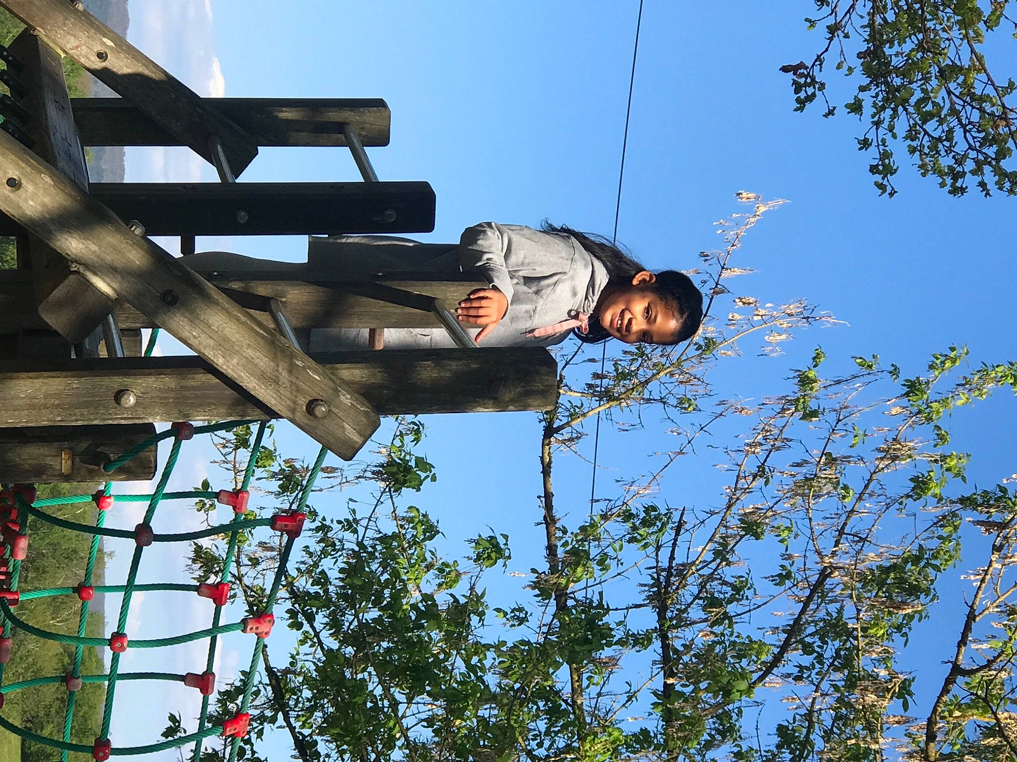 Christina a rejoint le concours — aidez-le/la à gagner de superbes lots ! branch, electric_blue, flower, fun, happy, joy, leisure, nature, people_in_nature, person, plant, pole, sky, spring, travel, tree, twig, window, wood, woody_plant