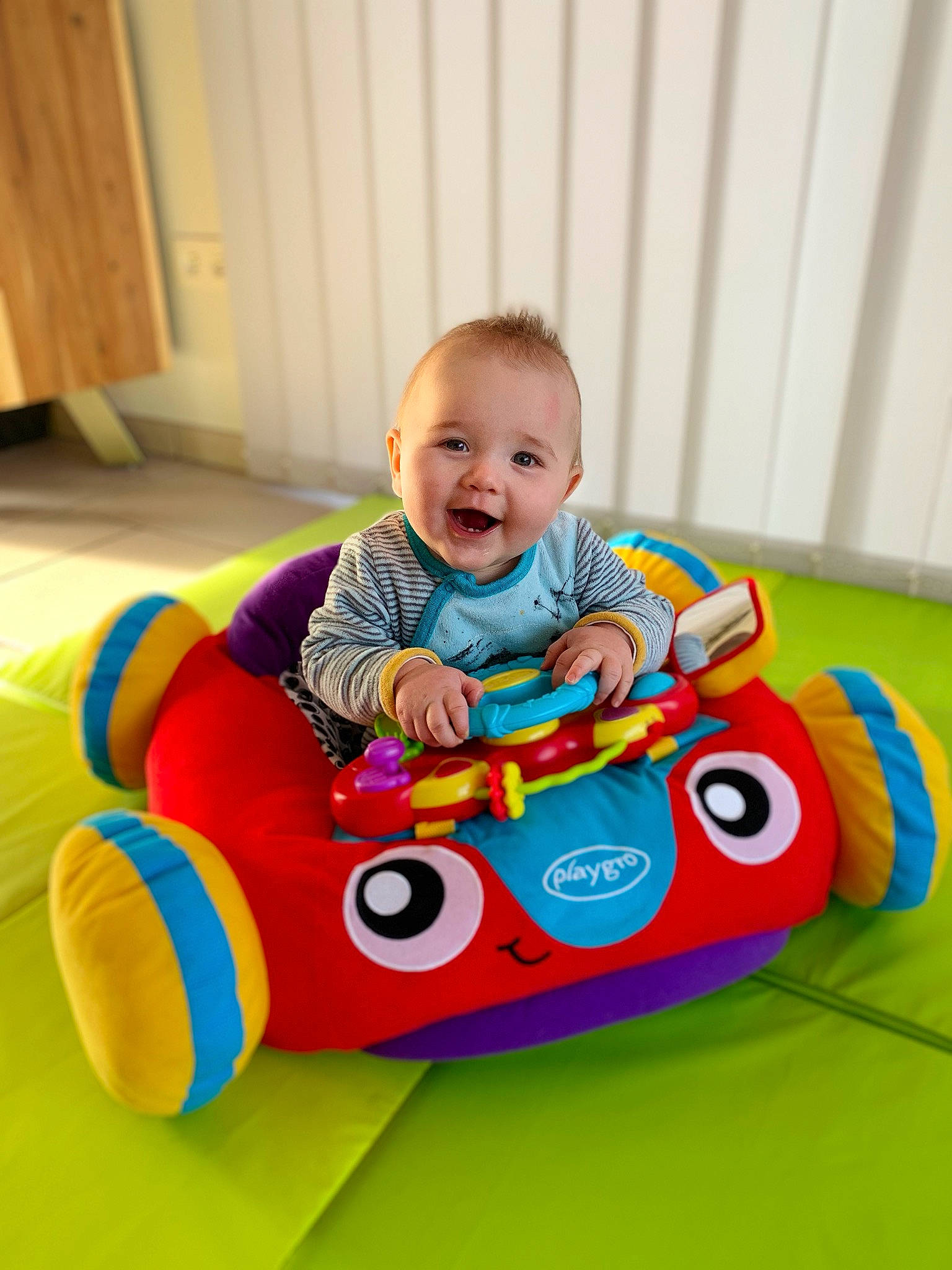 Camille a rejoint le concours — aidez-le/la à gagner de superbes lots ! baby, baby_playing_with_toys, baby_products, baby_toys, child, person, play, product, toddler, toy, tummy_time