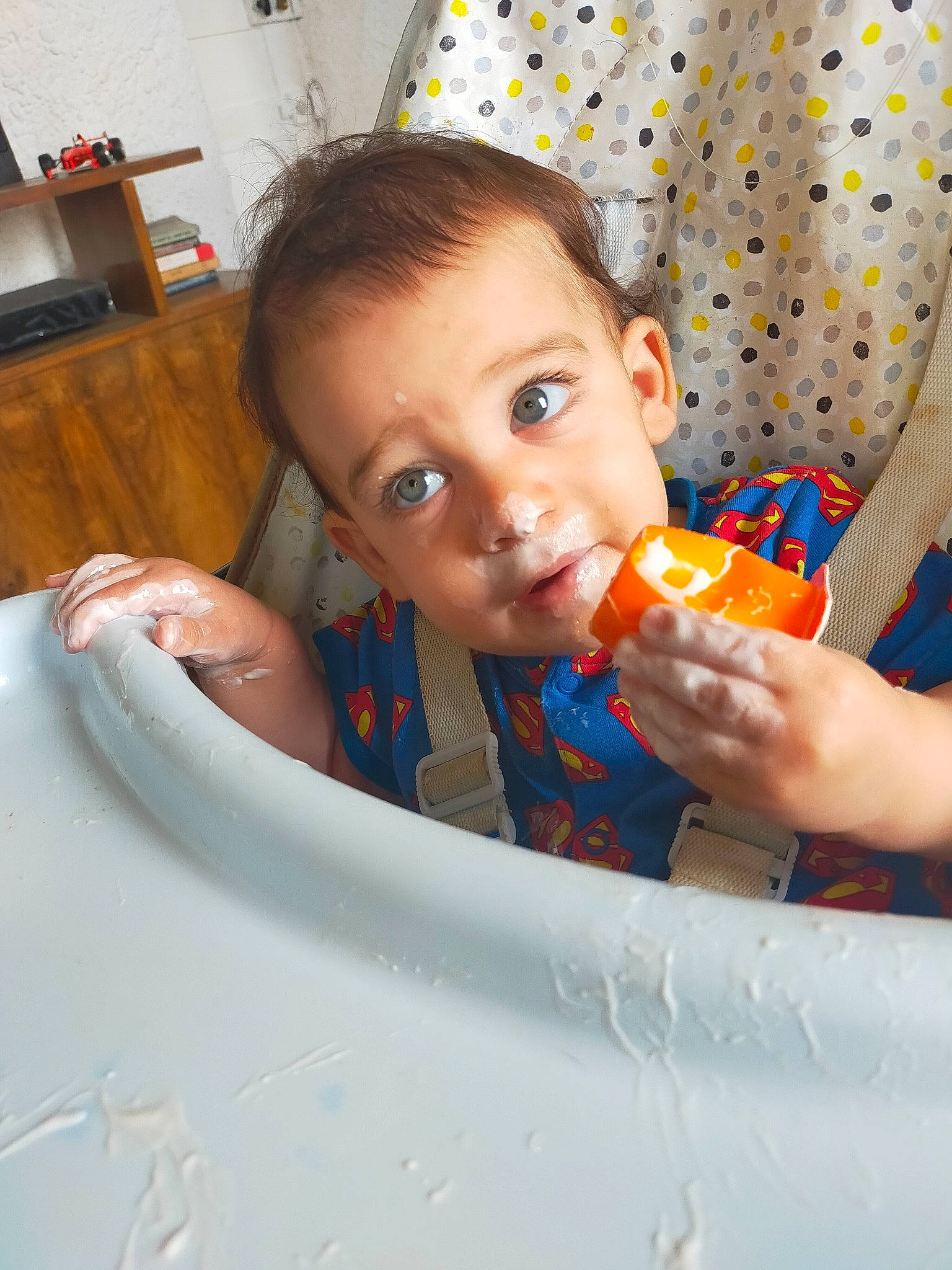 Nahim a rejoint le concours — aidez-le/la à gagner de superbes lots ! arm, baby, chair, child, drinkware, eye, finger, food, food_craving, fun, hand, happy, person, plate, play, product, sitting, t_shirt, tableware, toddler