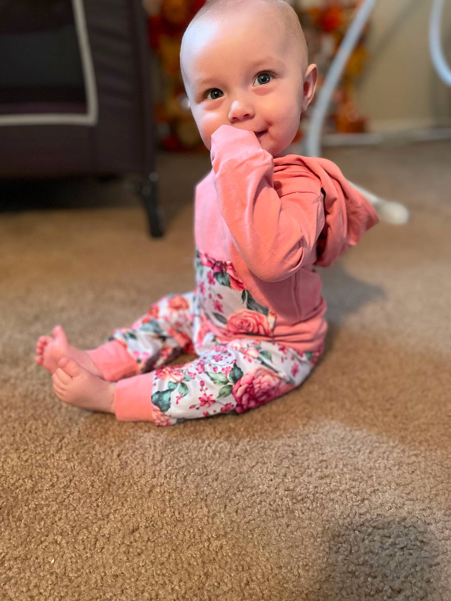 Lena is registered to the contest to win money with this photo: baby, baby_toddler_clothing, carpet, cheek, child, eye, floor, flooring, foot, fun, happy, hardwood, human_leg, pattern, person, sitting, skin, sleeve, smile, toddler