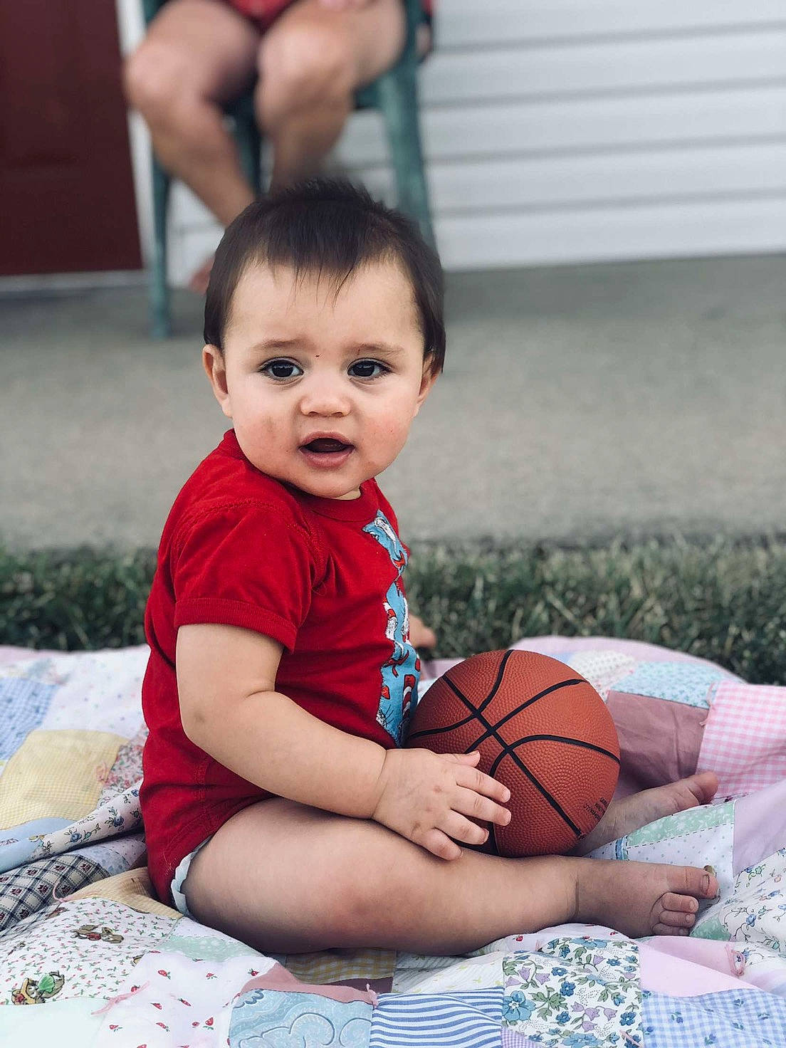 Davis is registered to the contest to win money with this photo: arm, baby, beauty, cheek, child, face, hand, head, human, human_body, leg, muscle, people, person, play, sitting, skin, smile, snapshot, thigh