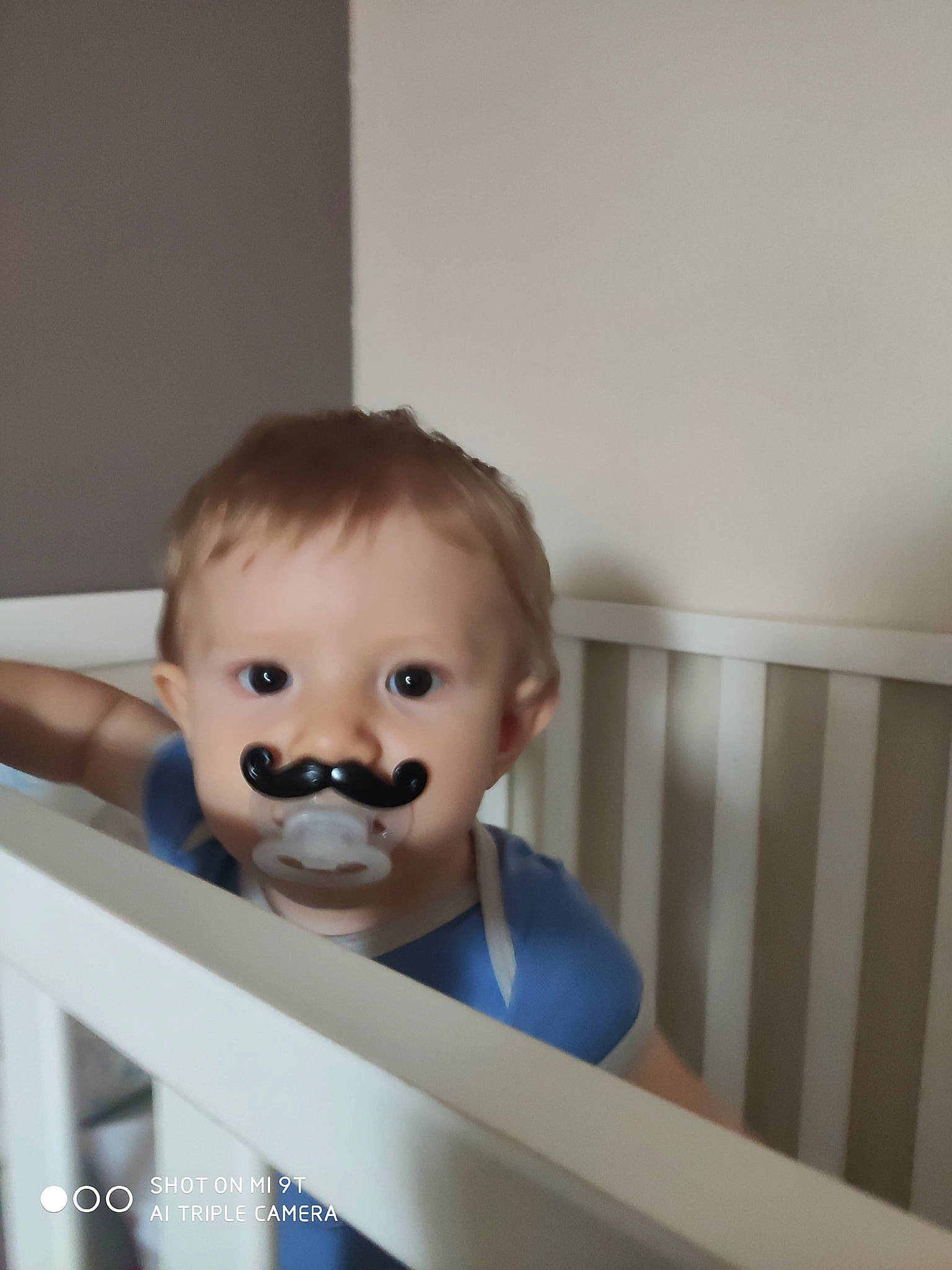 Owenn a rejoint le concours — aidez-le/la à gagner de superbes lots ! baby, baby_products, baby_safety, child, face, head, moustache, mouth, nose, person, product, room, toddler