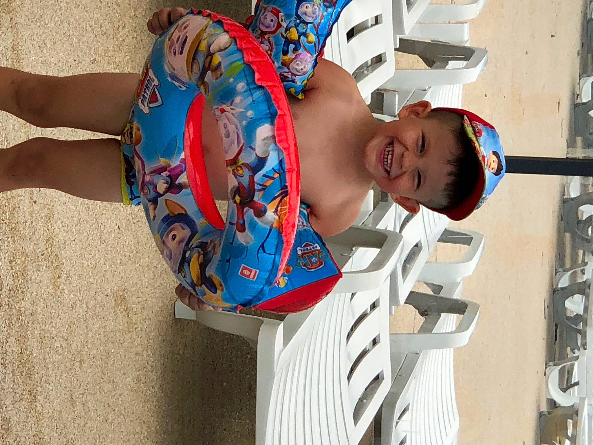 Evann participe au concours pour gagner de l'argent avec cette photo : baby, baby_toddler_clothing, child, elbow, electric_blue, fun, happy, hat, joy, leisure, pattern, person, smile, toddler, vacation