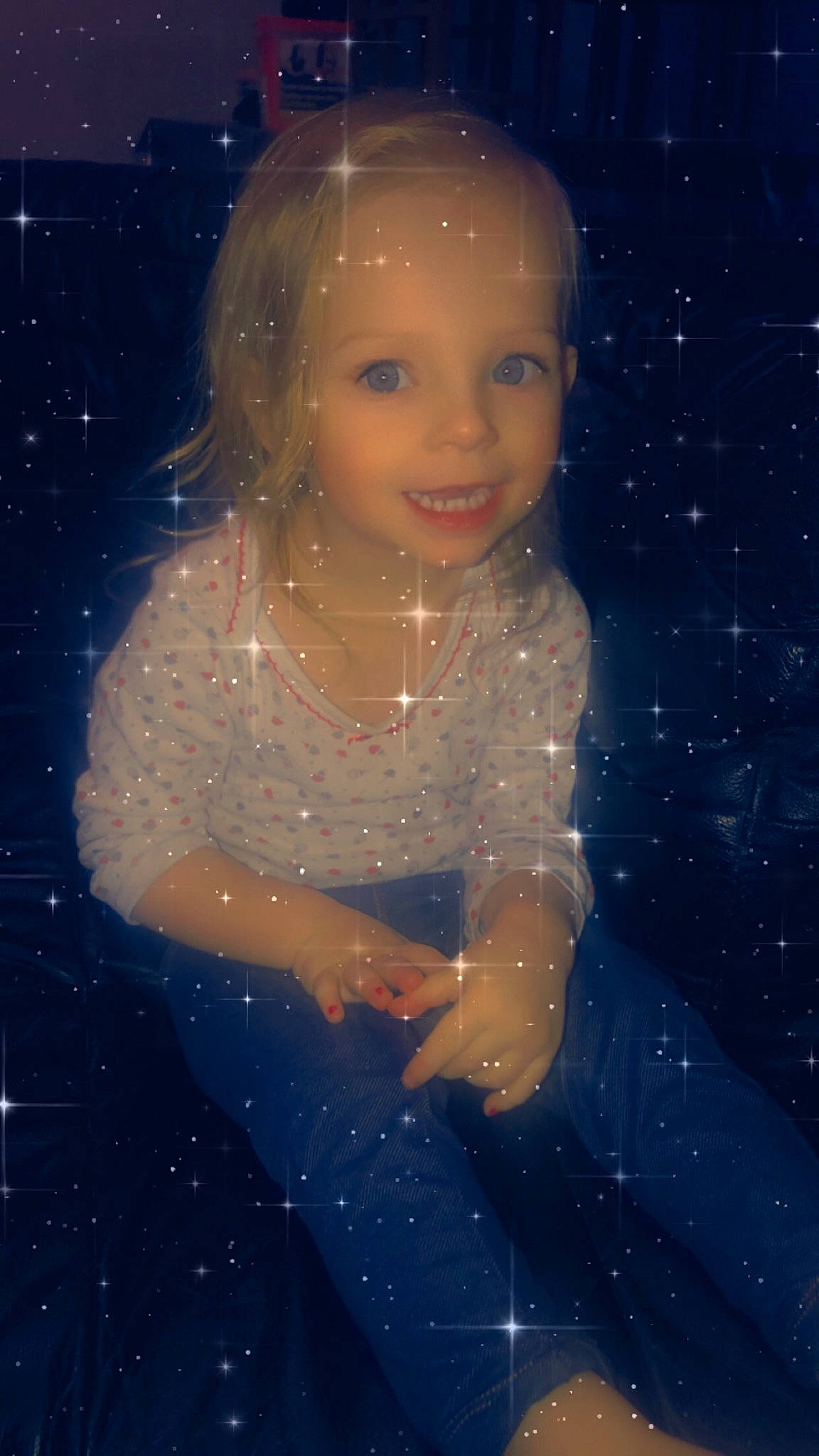 Kinay a rejoint le concours — aidez-le/la à gagner de superbes lots ! art, astronomical_object, bathing, blond, cheek, child, cool, electric_blue, eye, flash_photography, fun, hairstyle, happy, iris, joy, people_in_nature, person, sky, smile, space