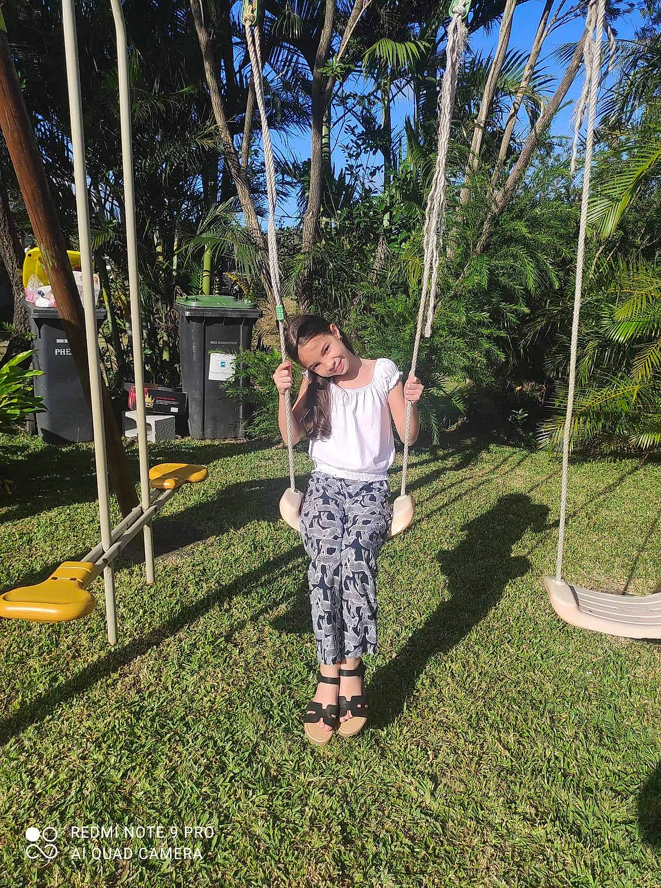 Maylie a rejoint le concours — aidez-le/la à gagner de superbes lots ! fun, garden, grass, joy, jungle, leisure, pattern, people_in_nature, person, plant, pole, recreation, shade, shorts, shrub, sky, swing, t_shirt, terrestrial_plant, tree