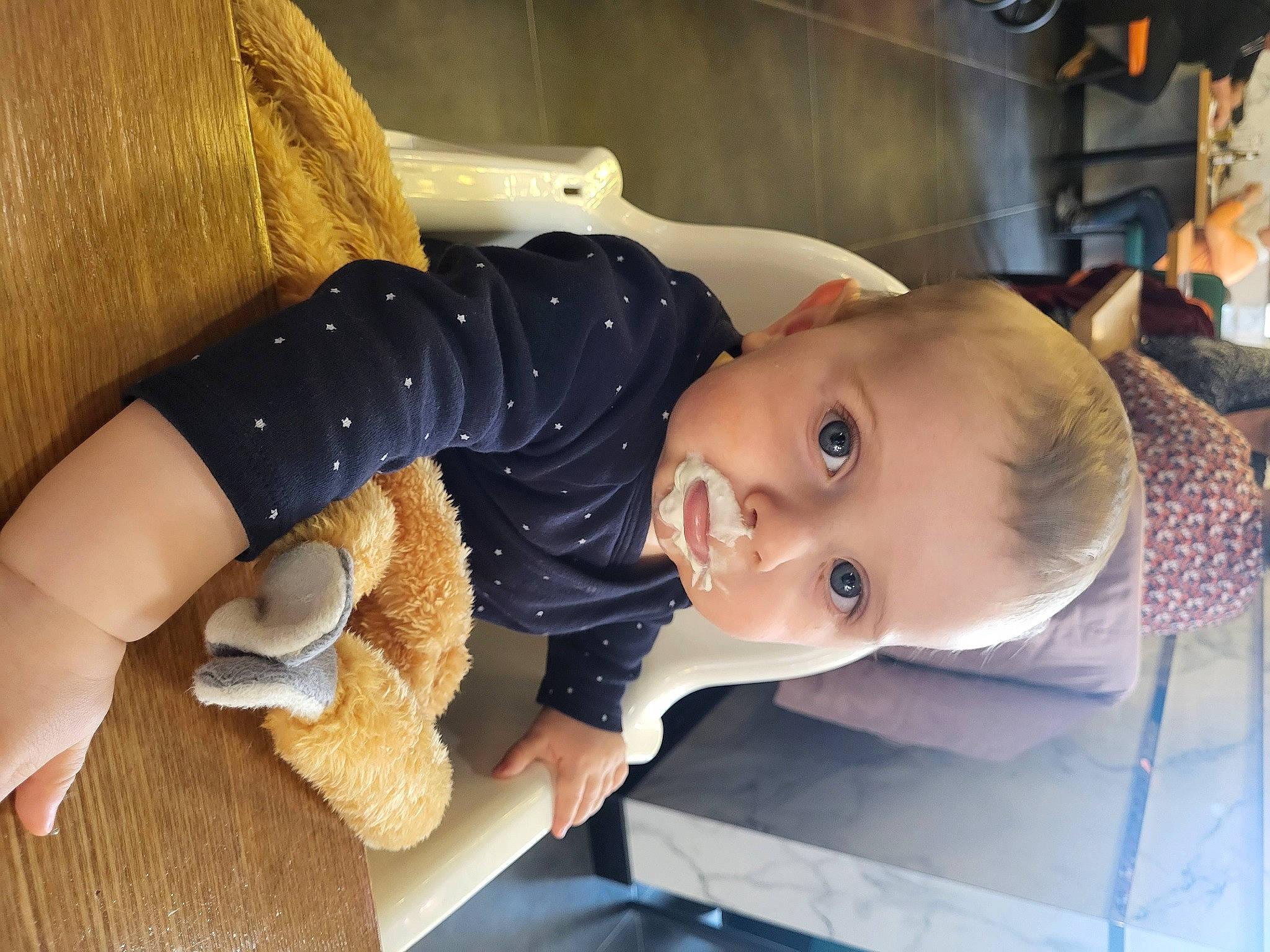 Lyham participe au concours pour gagner de l'argent avec cette photo : baby, baby_products, baby_safety, baby_toddler_clothing, baby_toys, cheek, child, comfort, fur, human_leg, person, plush, room, sitting, stuffed_toy, teddy_bear, toddler, toy
