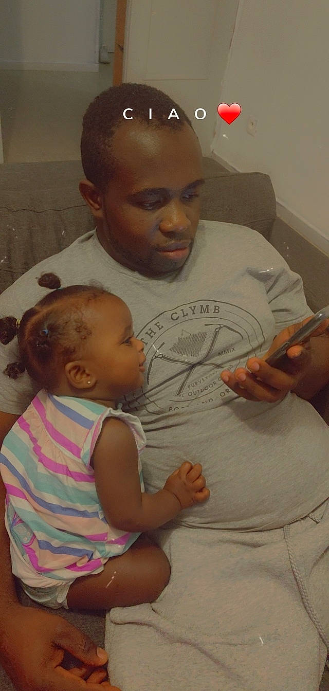 Yoursila participe au concours pour gagner de l'argent avec cette photo : arm, cheek, chin, ear, eye, facial_expression, forehead, hairstyle, head, human, human_body, iris, mouth, muscle, neck, nose, organ, person, shoulder, skin