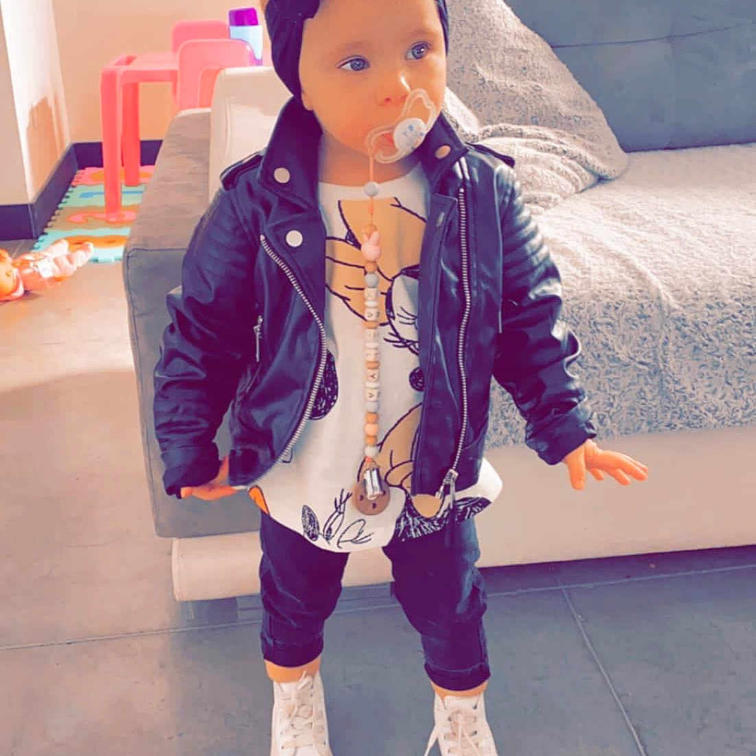 Mailya participe au concours pour gagner de l'argent avec cette photo : clothing, cool, doll, electric_blue, eye, face, fashion_design, fur_clothing, glove, hand, hat, head, knee, shoe, sleeve, street_fashion, textile, thigh, toy, wig