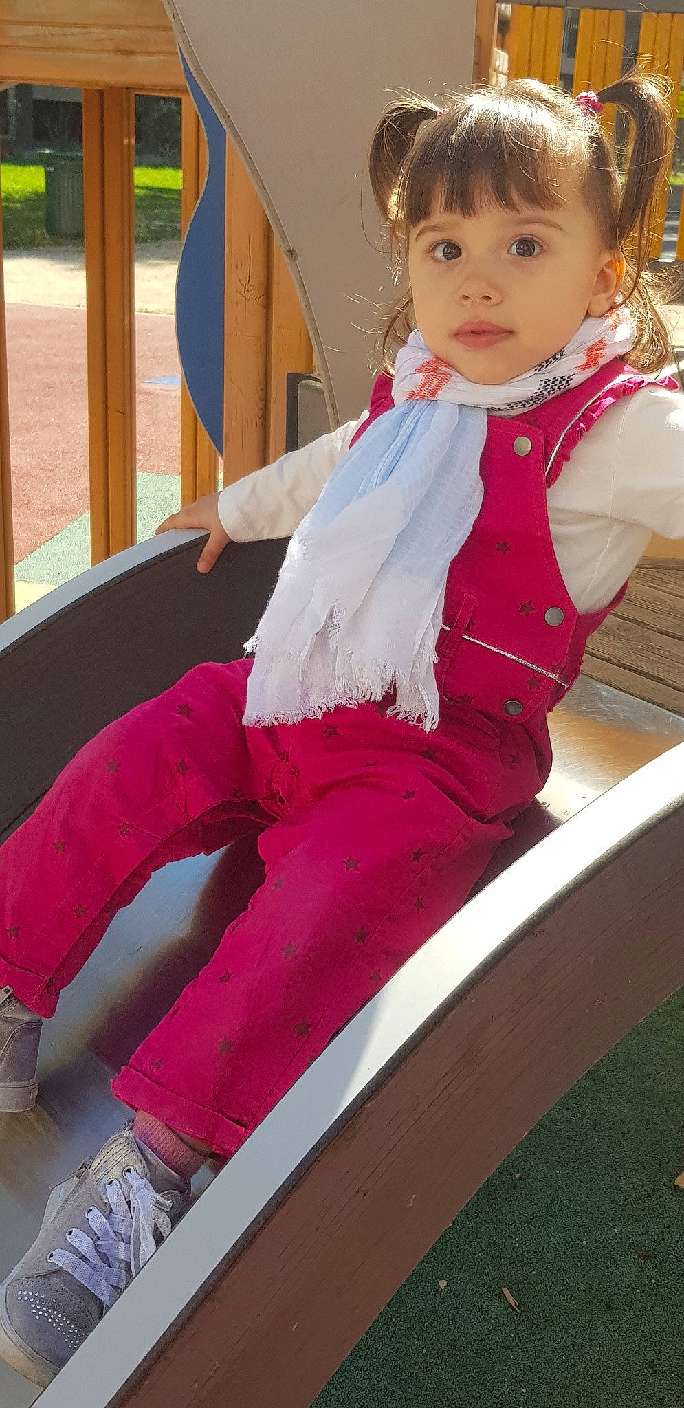 Lysa participe au concours pour gagner de l'argent avec cette photo : child, person, pink, toddler