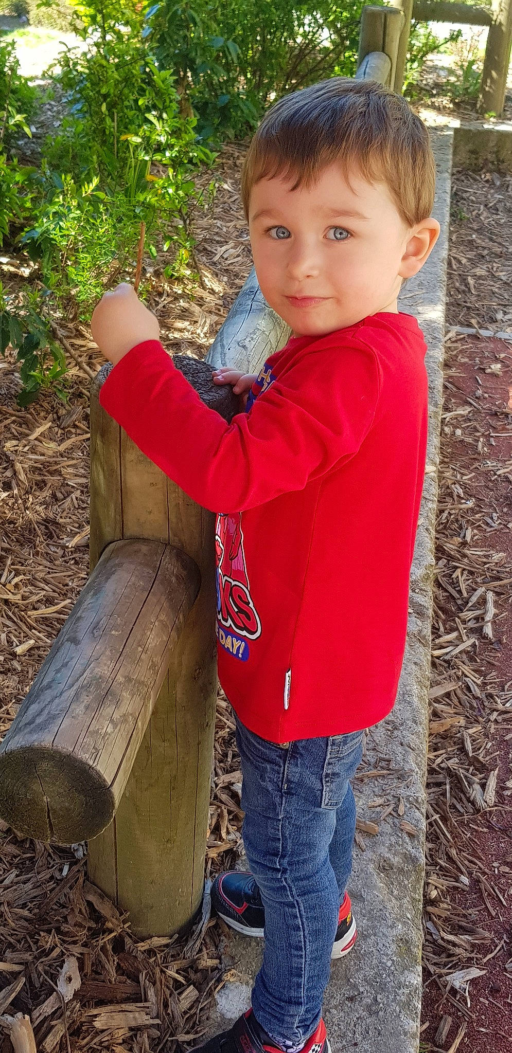 Jean a rejoint le concours — aidez-le/la à gagner de superbes lots ! child, child_model, person, play, toddler