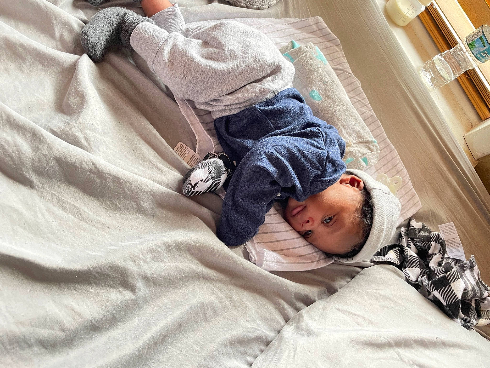 Kingston joined the competition — help win amazing prizes! bed, bed_sheet, bedding, bedroom, bedtime, blanket, child, comfort, eyewear, flooring, glasses, hat, human_leg, leisure, linens, nap, pattern, person, room, sitting