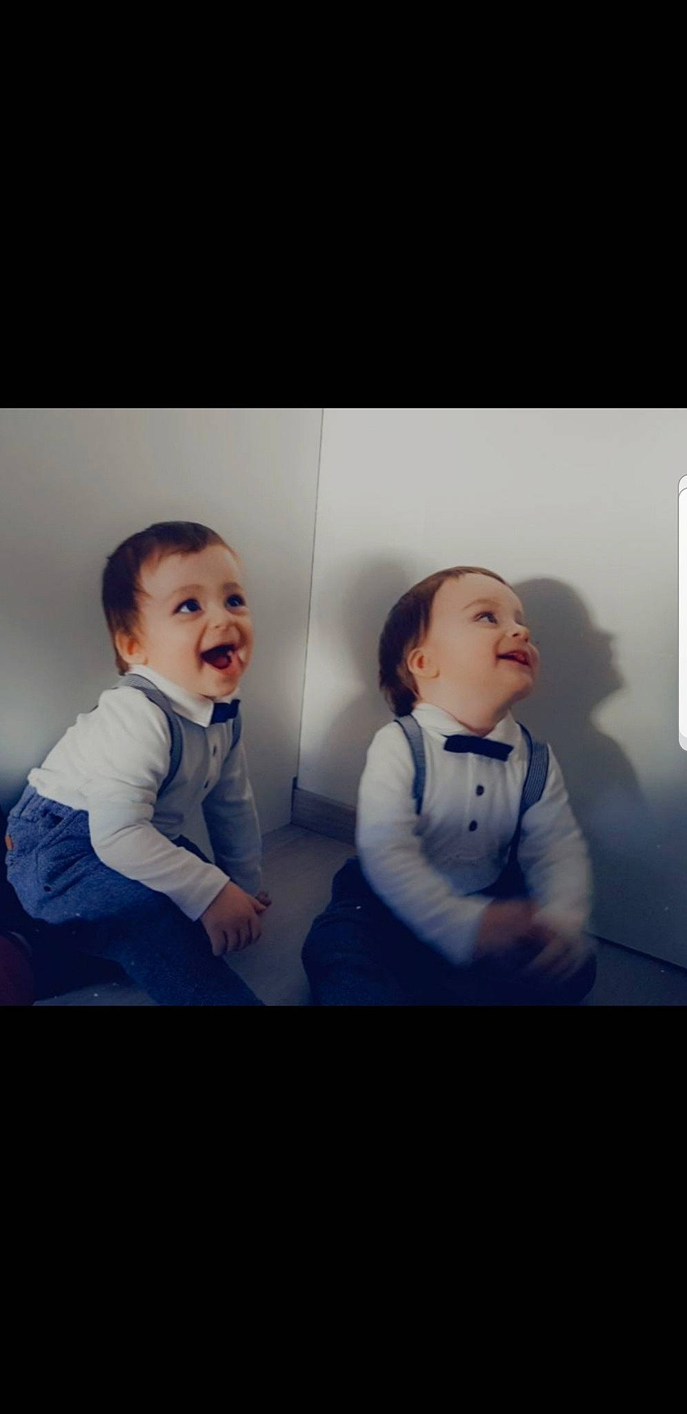 Loris Leonis a rejoint le concours — aidez-le/la à gagner de superbes lots ! art, baby, baby_toddler_clothing, cheek, child, cool, eye, face, flash_photography, fun, gesture, happy, nose, outerwear, person, skin, sky, sleeve, smile, t_shirt