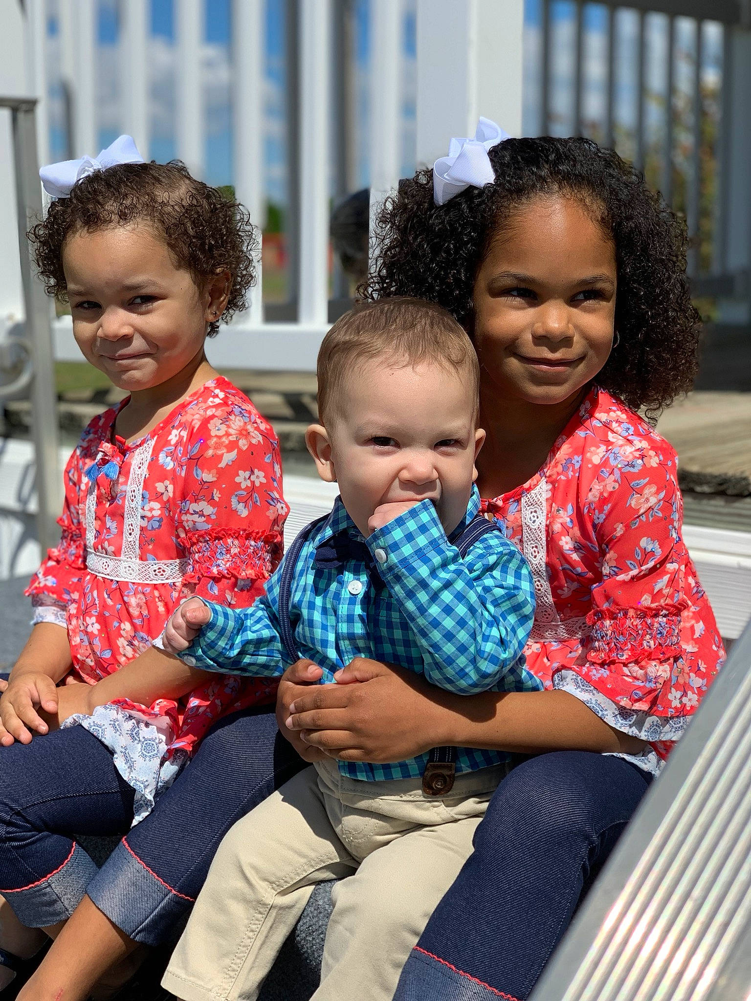 Zaira is registered to the contest to win money with this photo: child, daughter, family, fun, hairstyle, interaction, joy, people, person, sibling, sitting, smile, toddler, vacation