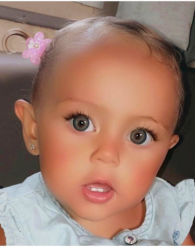 Liyana participe au concours pour gagner de l'argent avec cette photo : baby, cheek, child, chin, close_up, ear, eye, eyebrow, eyelash, face, forehead, hair, head, iris, lip, mouth, nose, person, pink, skin