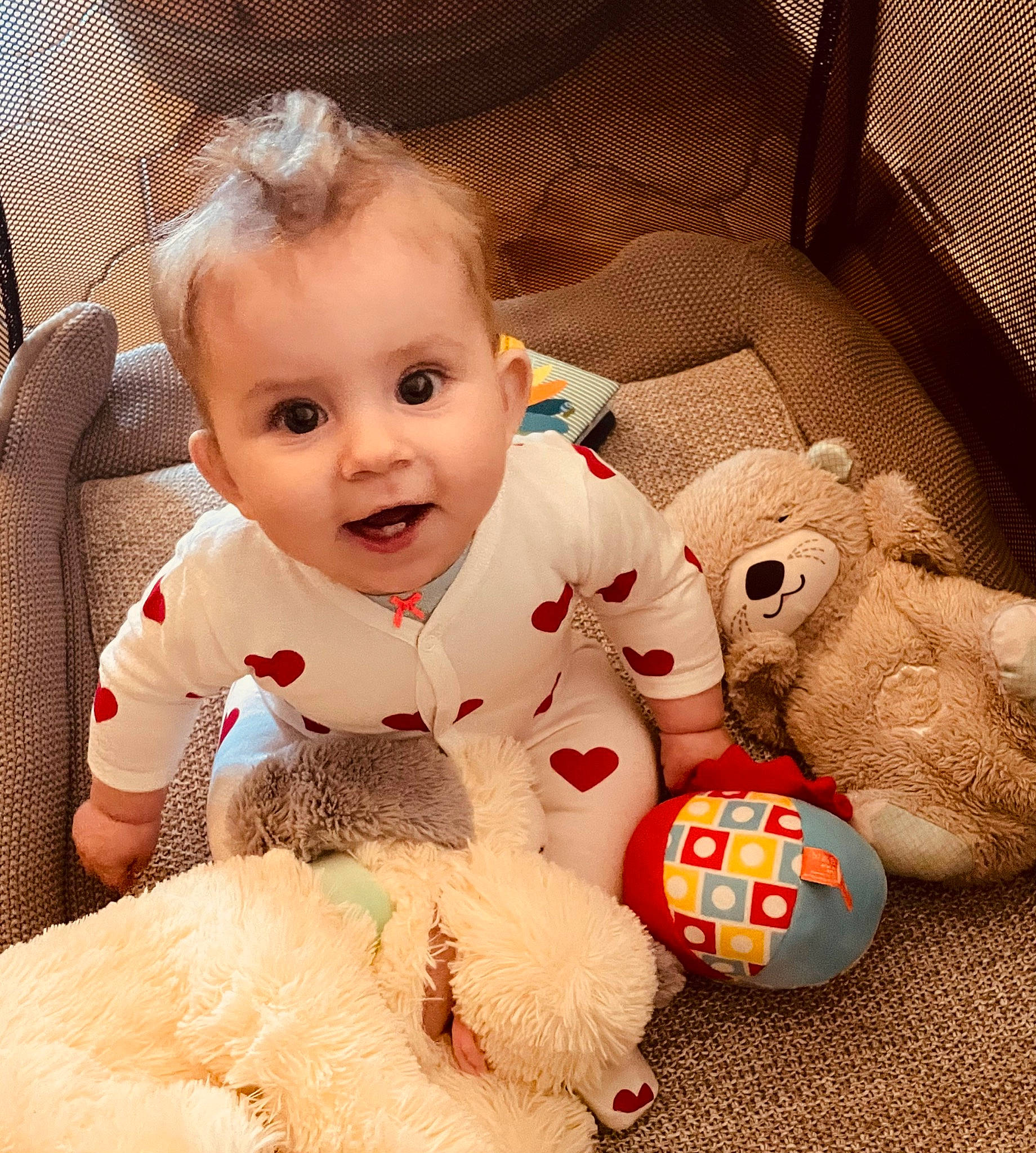 Maïlann participe au concours pour gagner de l&#x27;argent avec cette photo : arm, baby, baby_sleeping, baby_toddler_clothing, cheek, child, comfort, eye, face, happy, head, mammal, nose, person, skin, smile, stuffed_toy, teddy_bear, toddler, toy