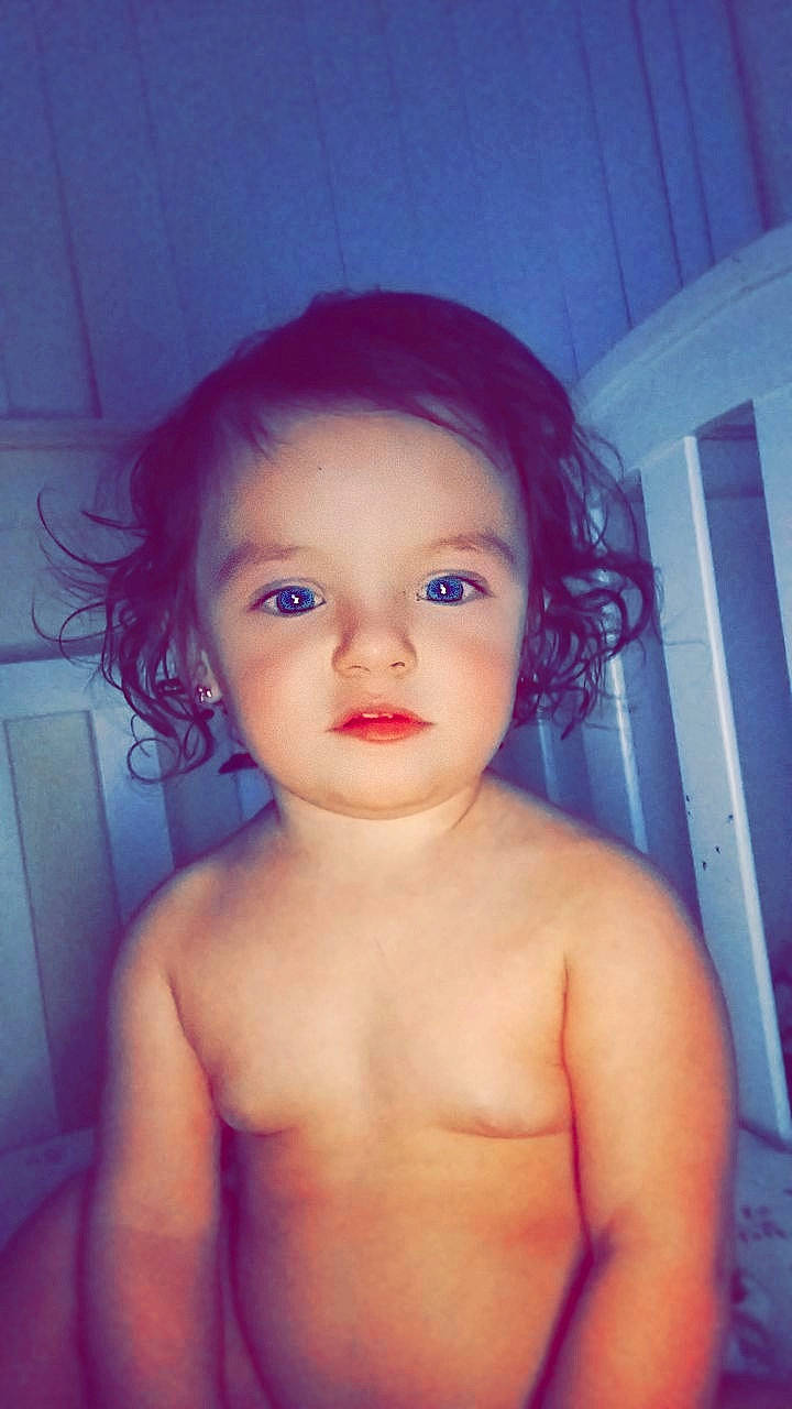 Cordelia is registered to the contest to win money with this photo: arm, cheek, chin, eye, eyebrow, eyelash, face, flash_photography, forehead, hand, human_body, leg, lip, mouth, muscle, neck, nose, person, shoulder, skin