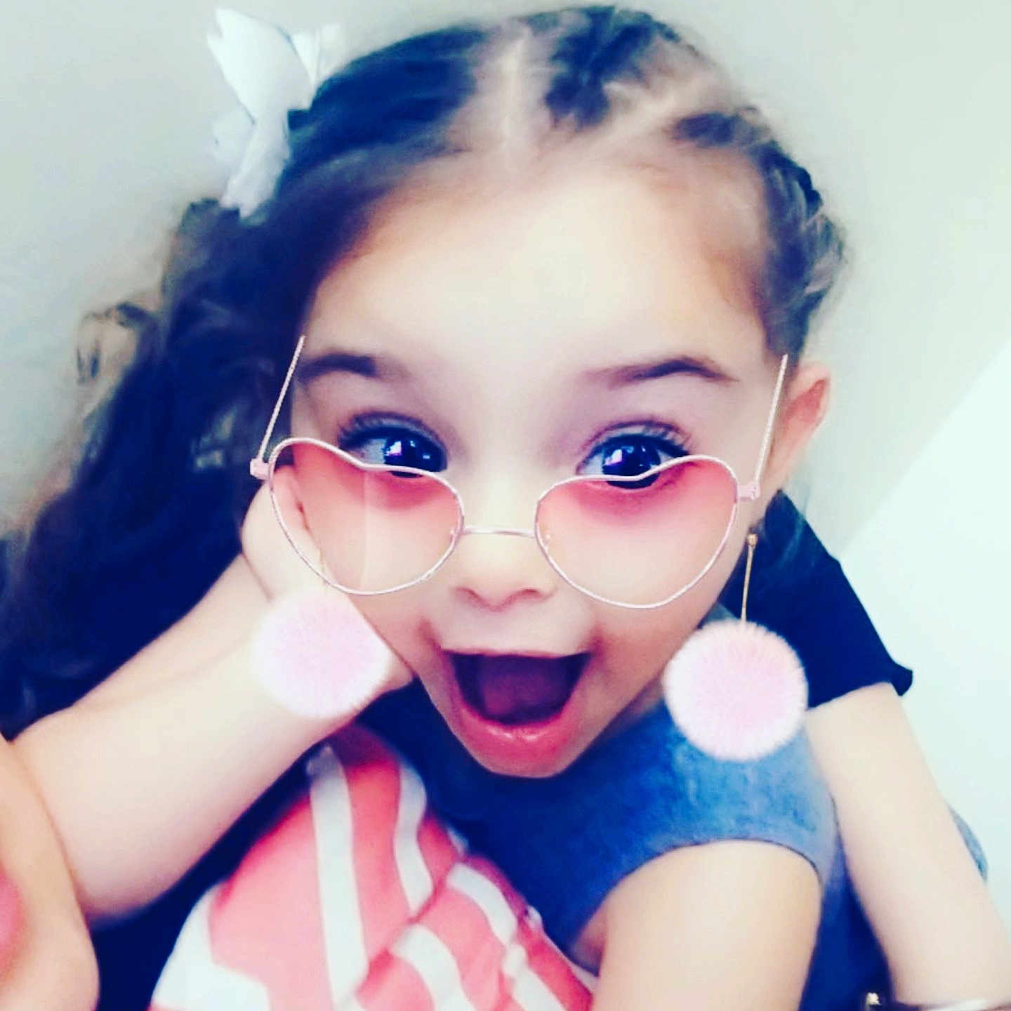 Letty Medina is registered to the contest to win money with this photo: beauty, cheek, child, chin, cool, eye, eyebrow, eyewear, face, facial_expression, forehead, glasses, hair, head, lip, nose, person, selfie, skin, smile