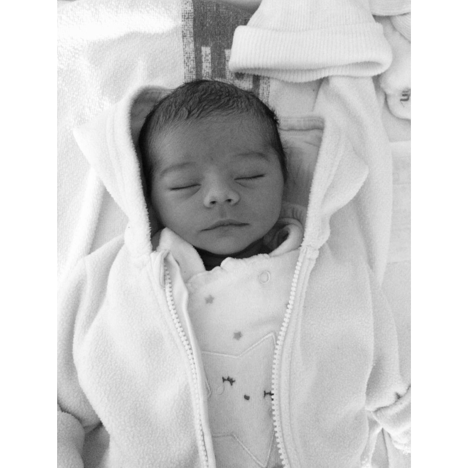 Mayden participe au concours pour gagner de l'argent avec cette photo : baby, baby_products, baby_sleeping, baby_toddler_clothing, cheek, child, collar, comfort, fur, gesture, happy, hood, linens, monochrome, monochrome_photography, nose, person, skin, sleeve, stock_photography