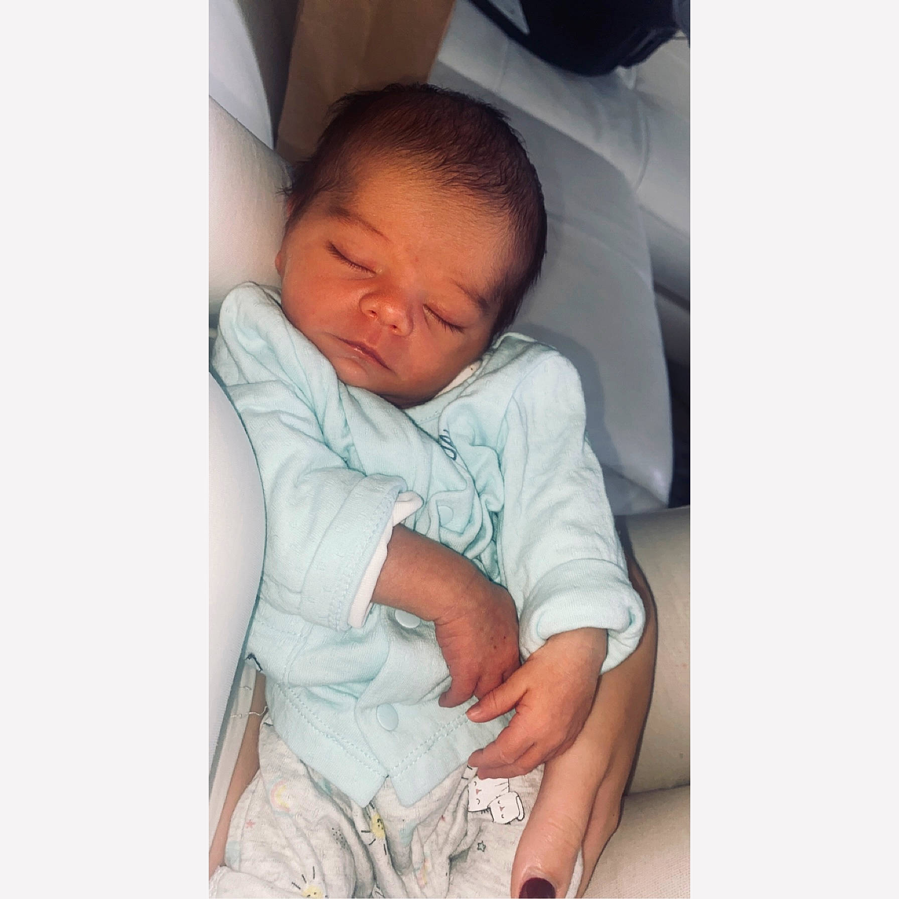 Mayden participe au concours pour gagner de l'argent avec cette photo : baby, baby_products, baby_sleeping, baby_toddler_clothing, bedding, cheek, comfort, elbow, face, finger, gesture, happy, linens, neck, nose, person, product, sitting, sleeve, thumb