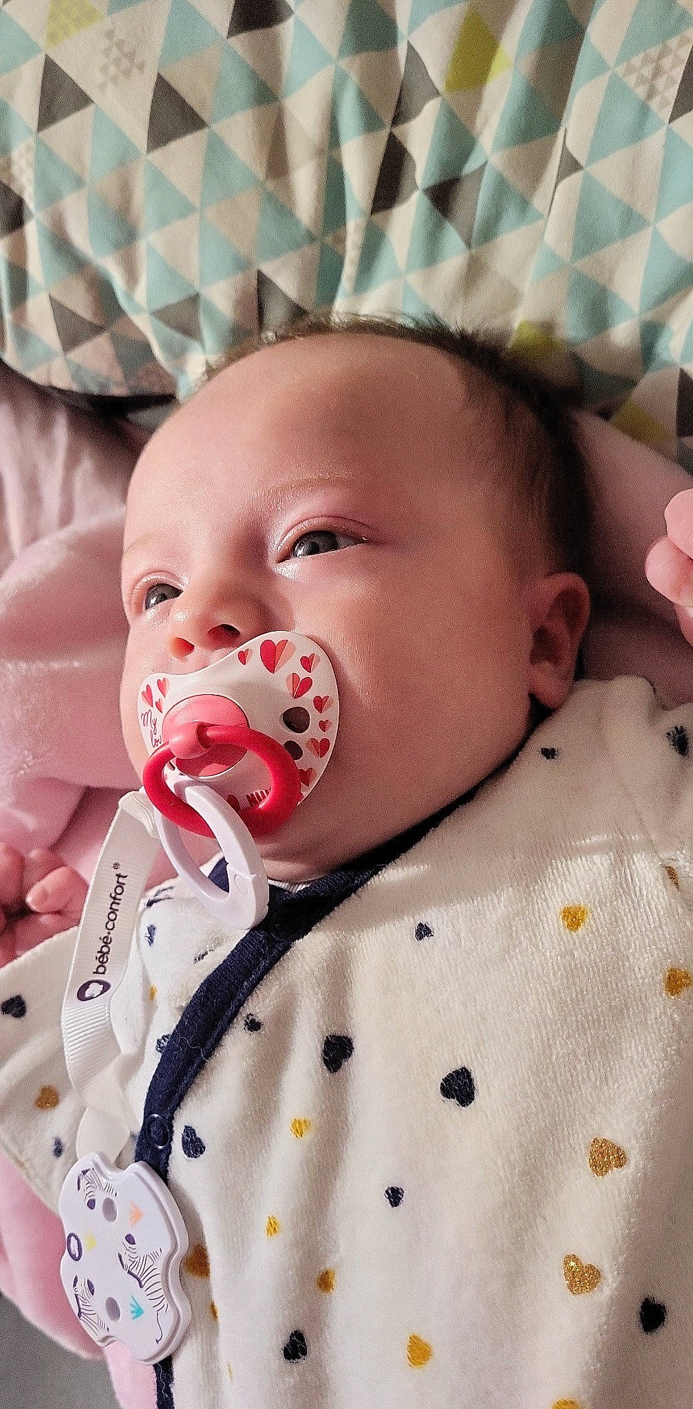 Djulia participe au concours pour gagner de l'argent avec cette photo : baby, baby_toddler_clothing, cheek, child, chin, collar, comfort, eyelash, face, facial_expression, happy, head, lip, mouth, nose, pattern, person, pink, skin, sleeve